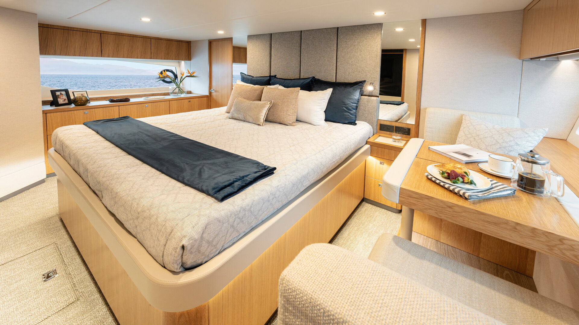 Riviera 585 SUV – Riviera 585 SUV Master Stateroom 03