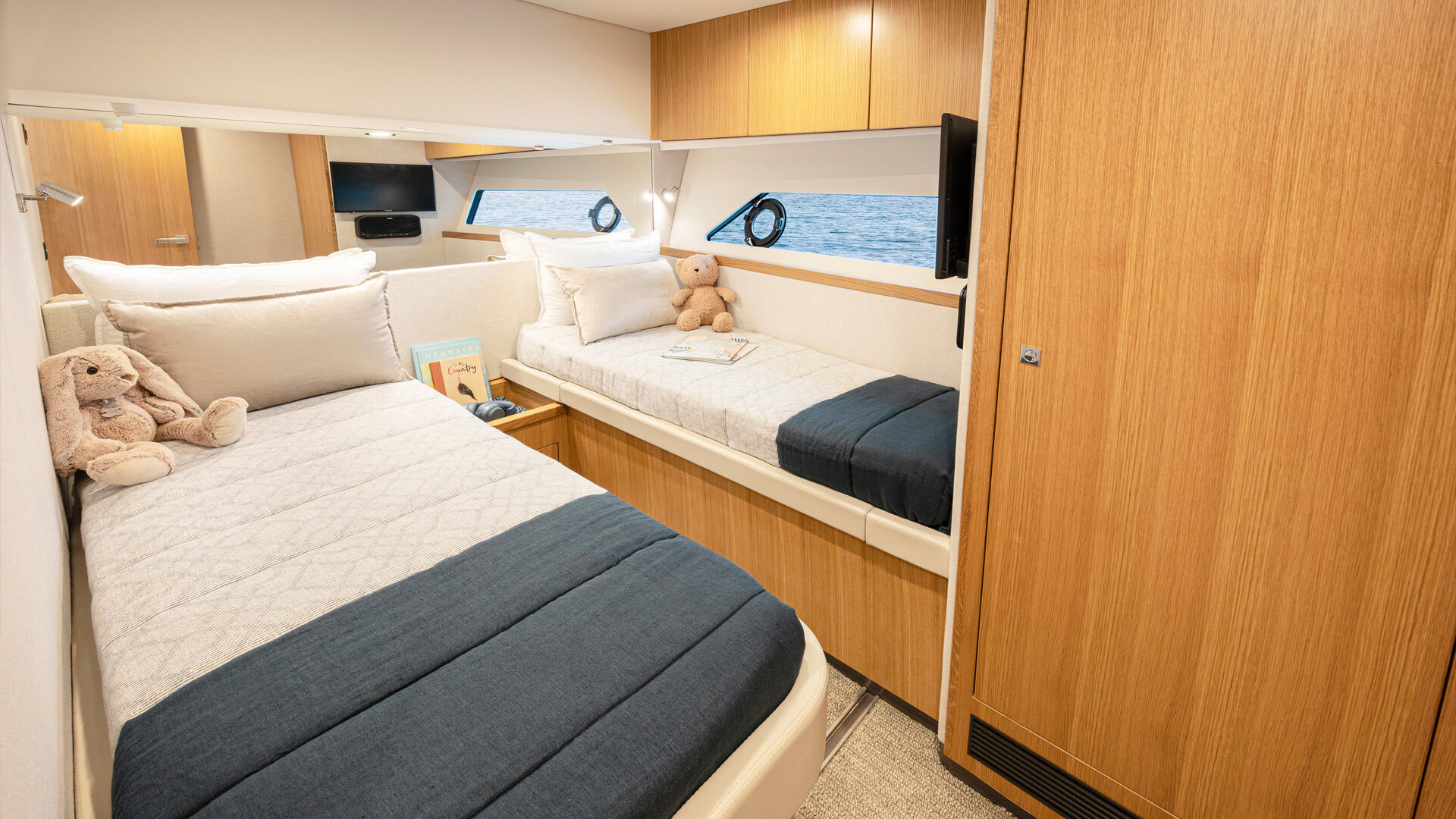 Riviera 585 SUV – Riviera 585 SUV Port Stateroom Twin Singles 01