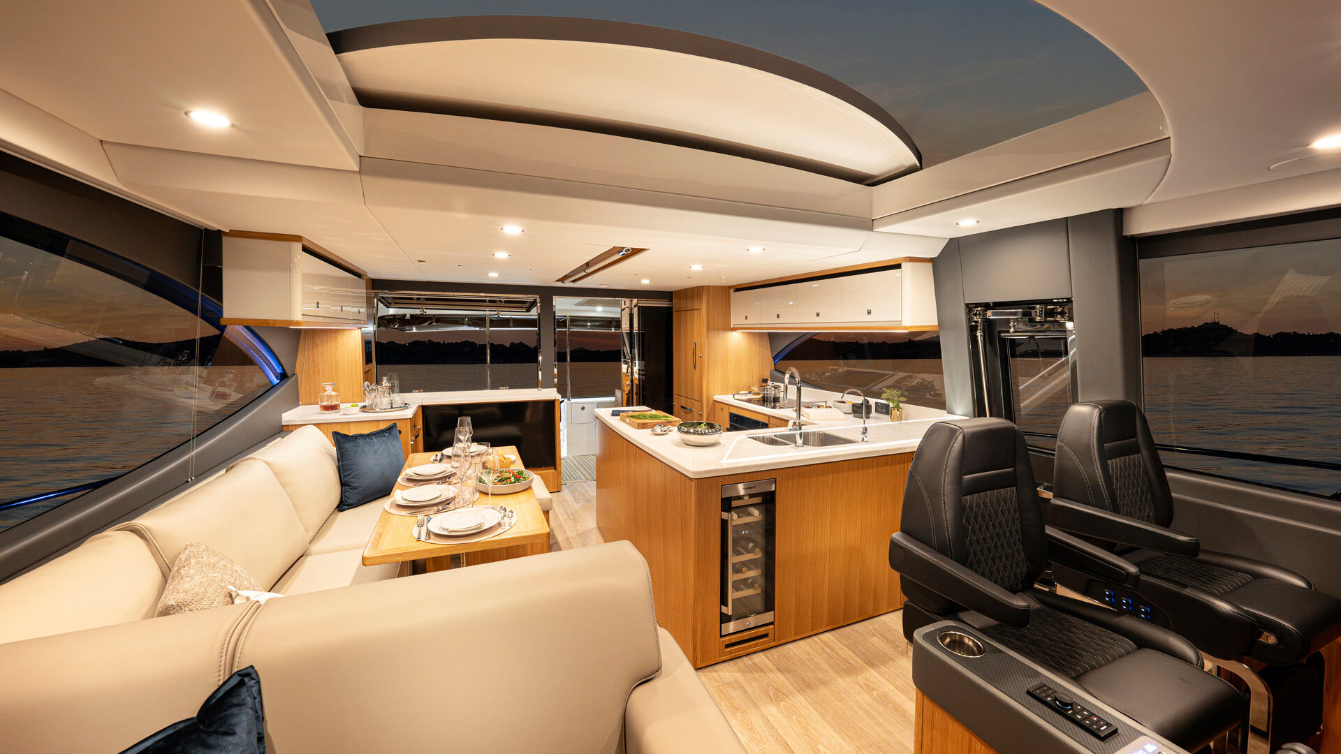 Riviera 585 SUV – Riviera 585 SUV Saloon 01
