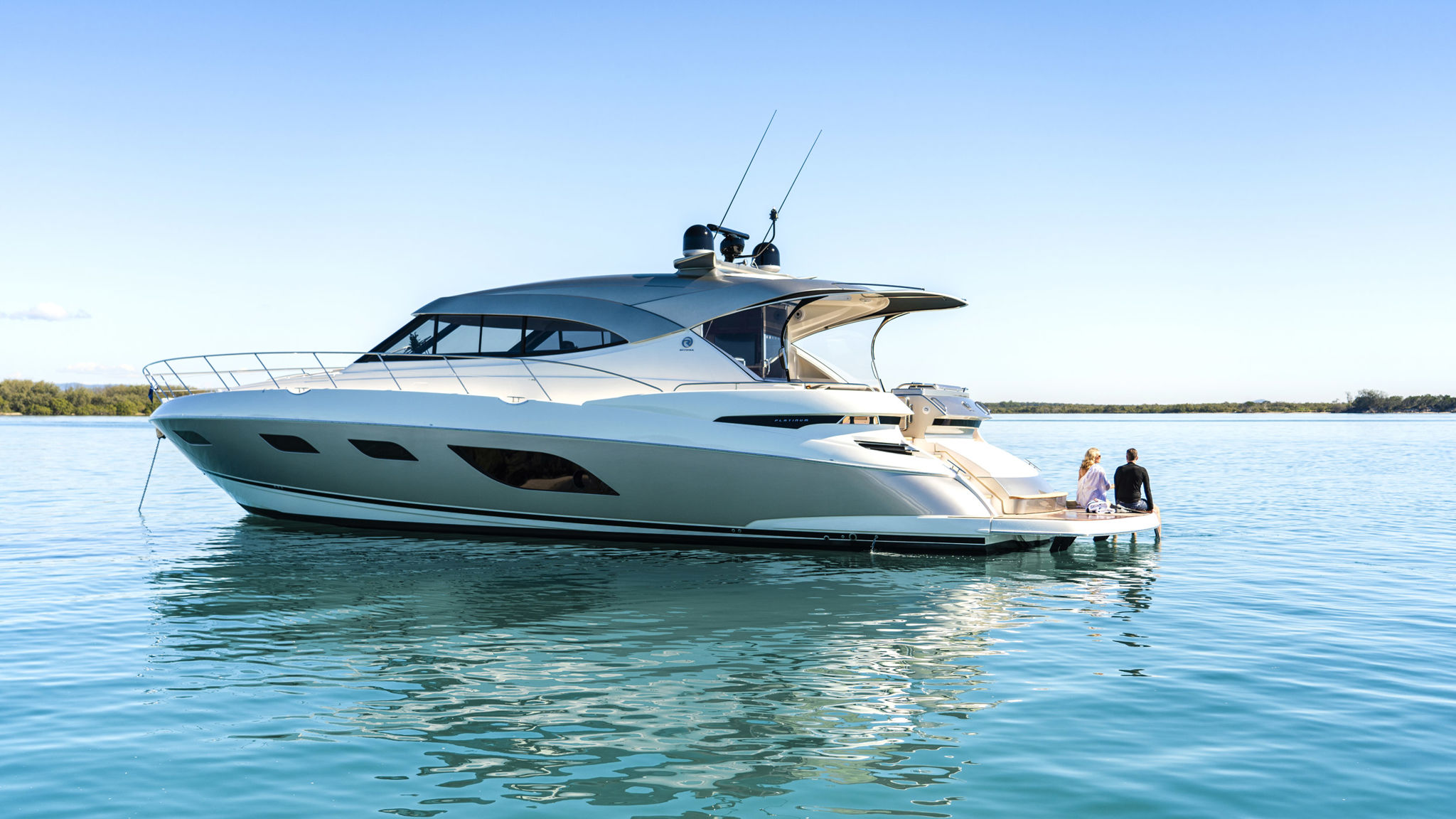 Riviera 6000 SY – Riviera 6000 Sport Yacht Platinum Edition Lifestyle 04