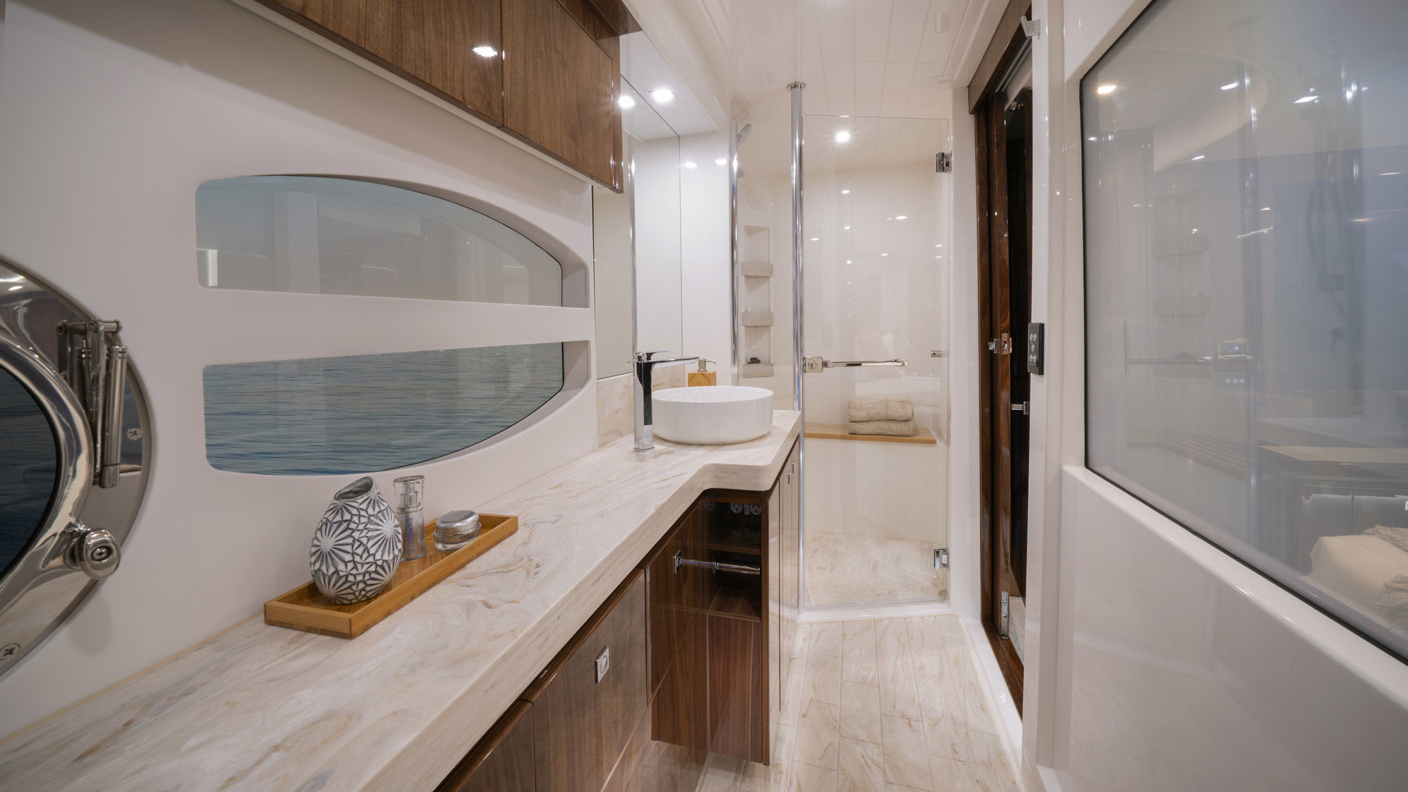 Riviera 6000 SY – Riviera 6000 Sport Yacht Platinum Edition Master Ensuite 01