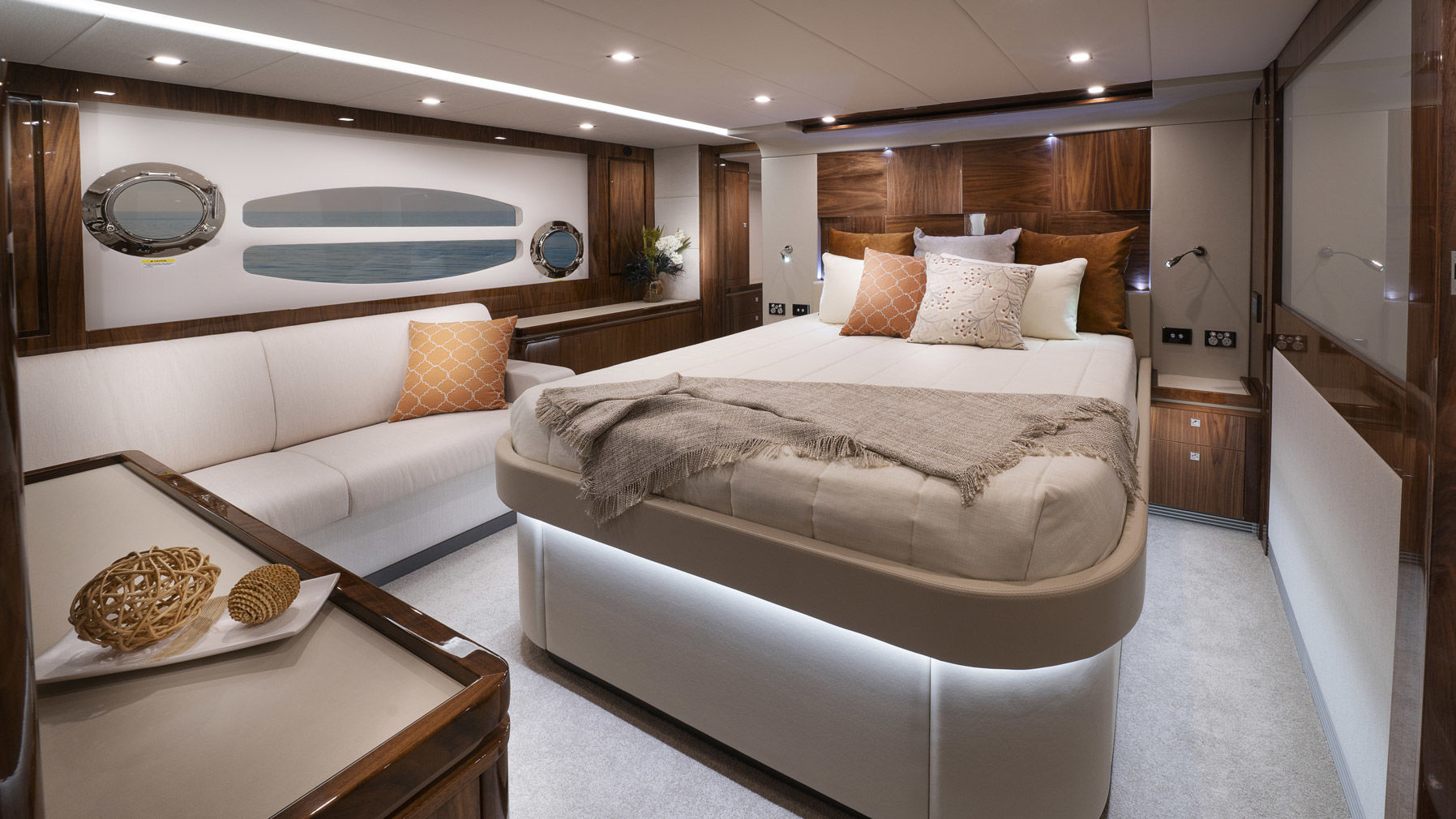 Riviera 6000 SY – Riviera 6000 Sport Yacht Platinum Edition Master Stateroom 01