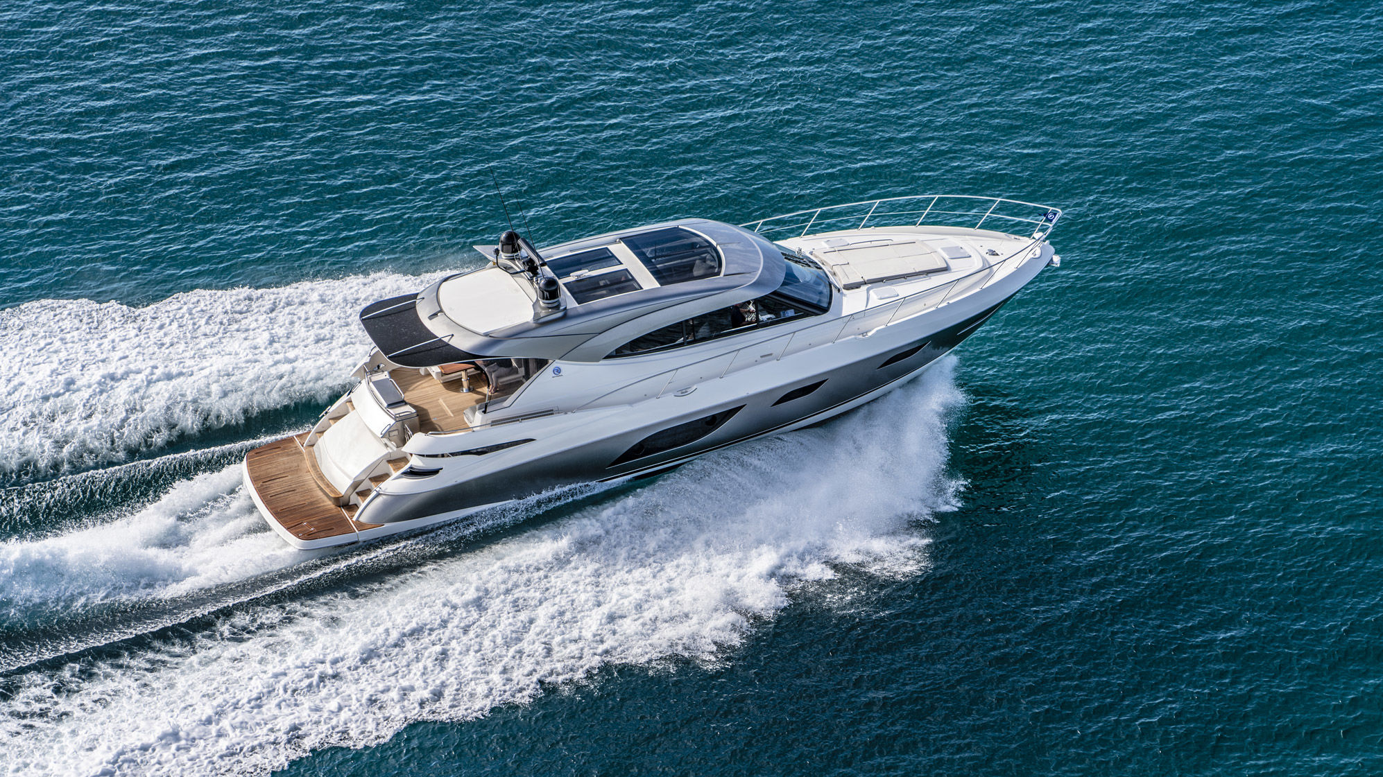 Riviera 6000 SY running shot