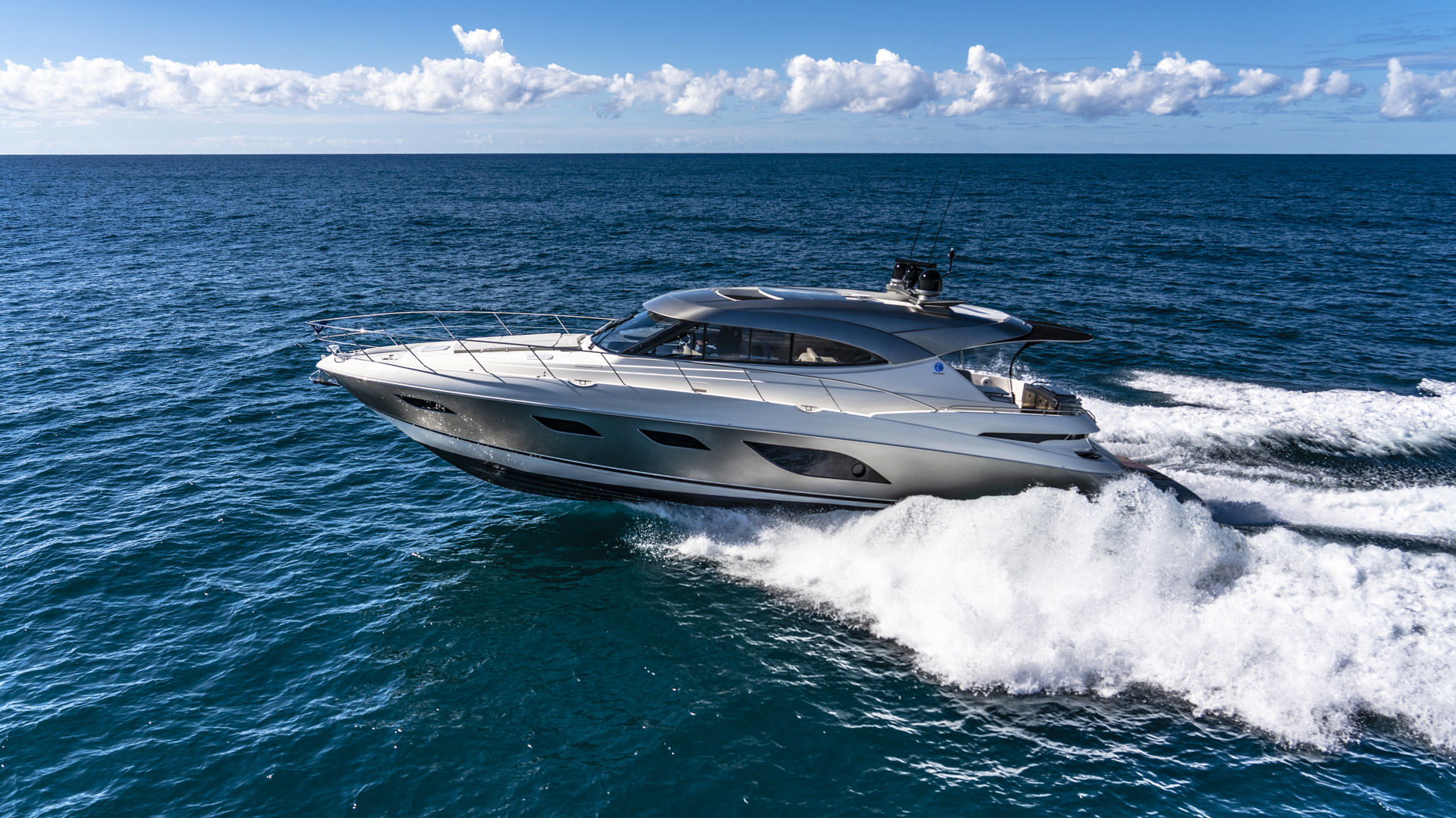 Riviera 6000 SY – Riviera 6000 Sport Yacht Platinum Edition Running 05