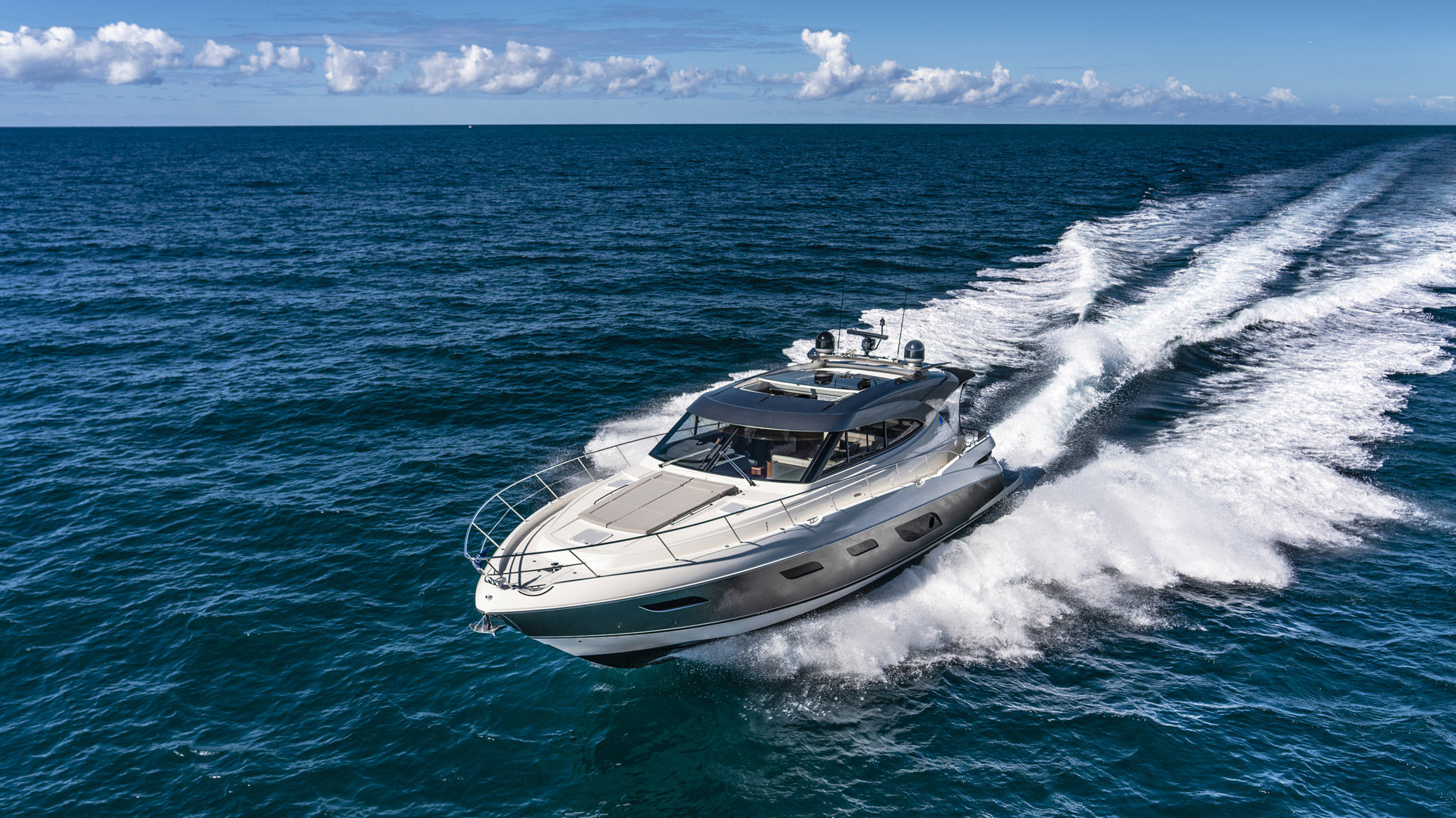 Riviera 6000 SY – Riviera 6000 Sport Yacht Platinum Edition Running 06