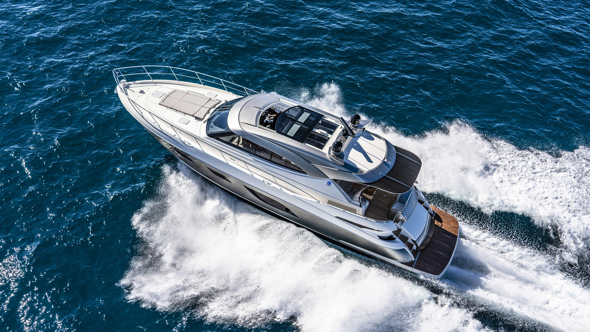 Riviera 6000 SY – Riviera 6000 Sport Yacht Platinum Edition Running 09