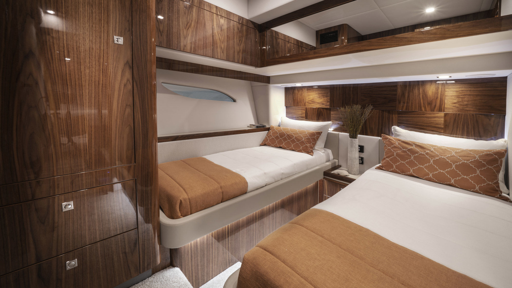 Riviera 6000 SY – Riviera 6000 Sport Yacht Platinum Edition Starboard Stateroom 01
