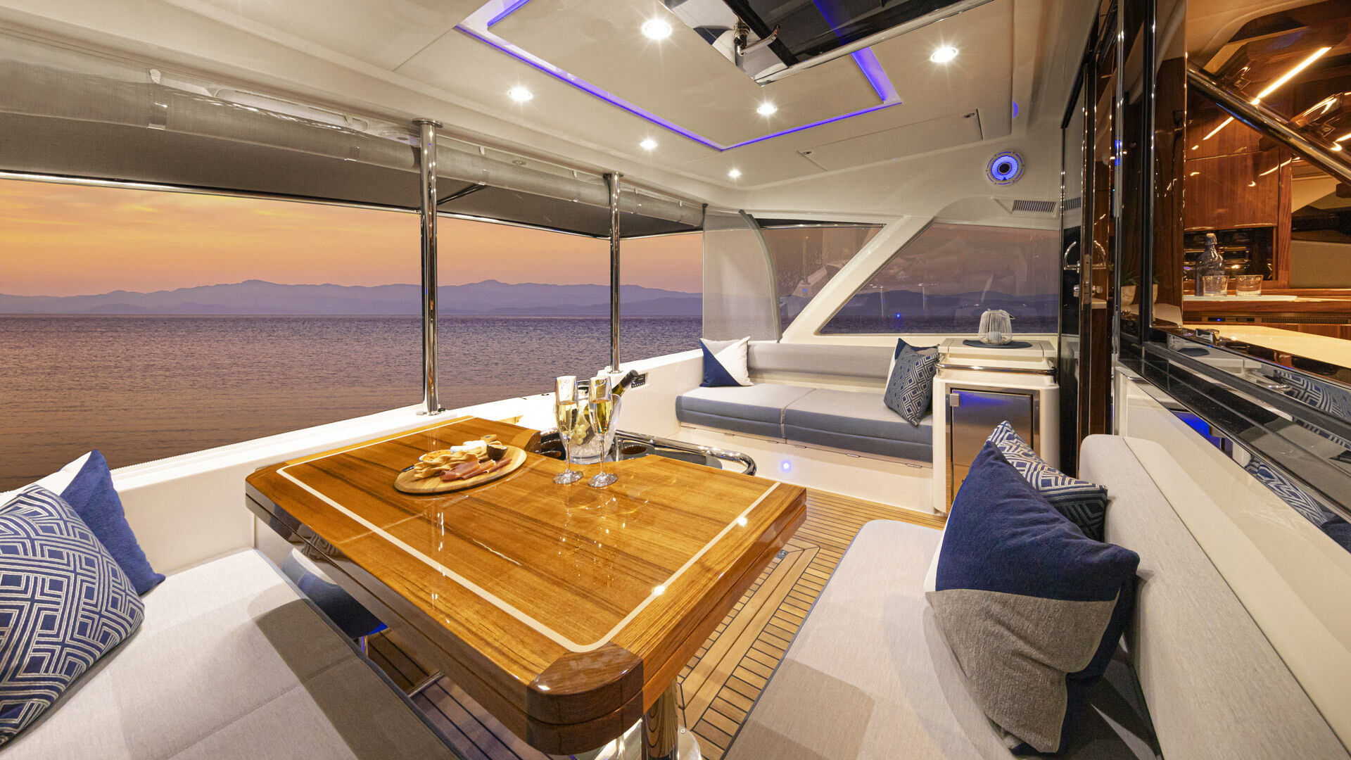 Riviera 64 Sports Motor Yacht Series II profile