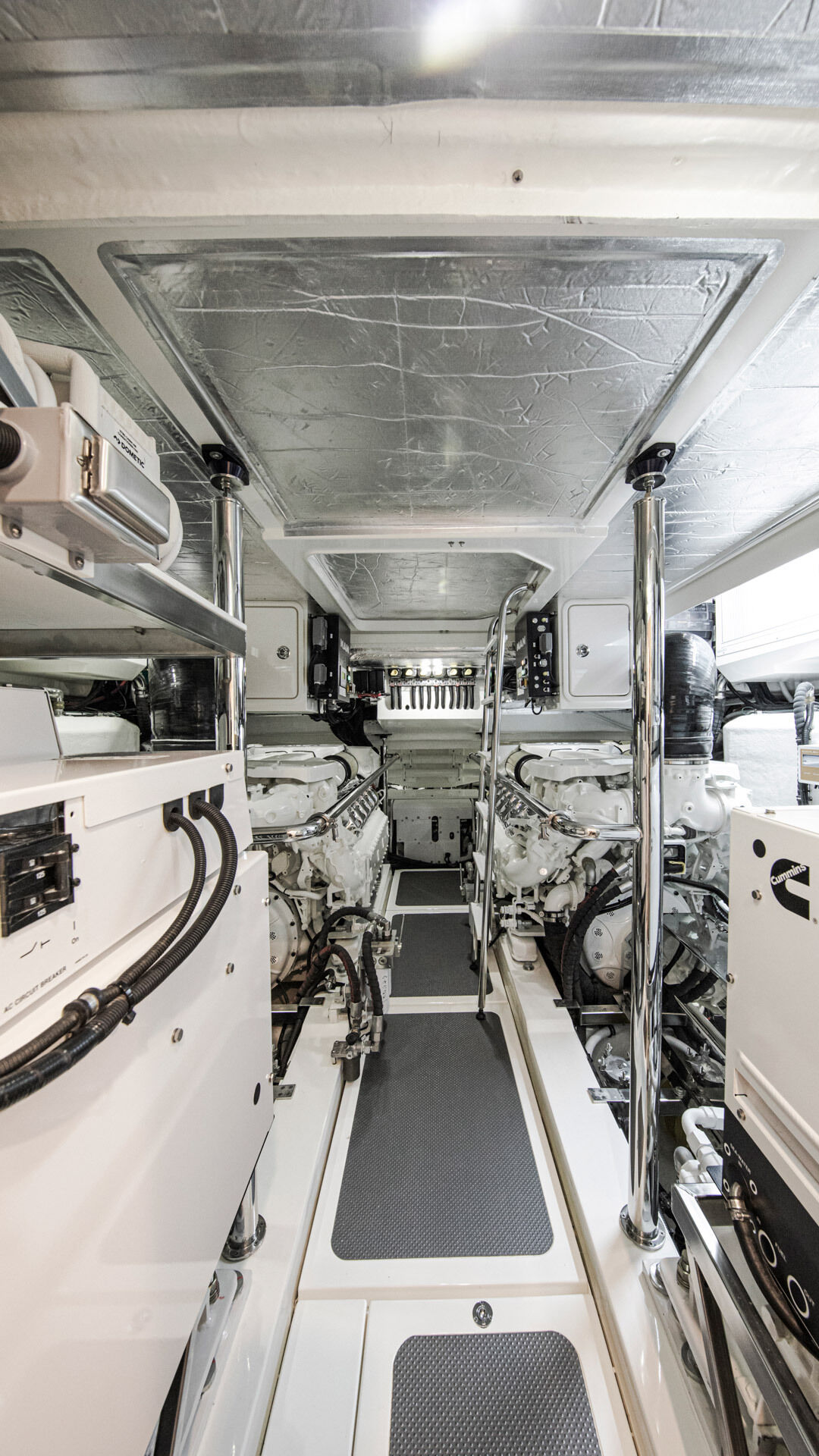 Riviera 64 SMY – Riviera 64 Sports Motor Yacht Engine Room 02