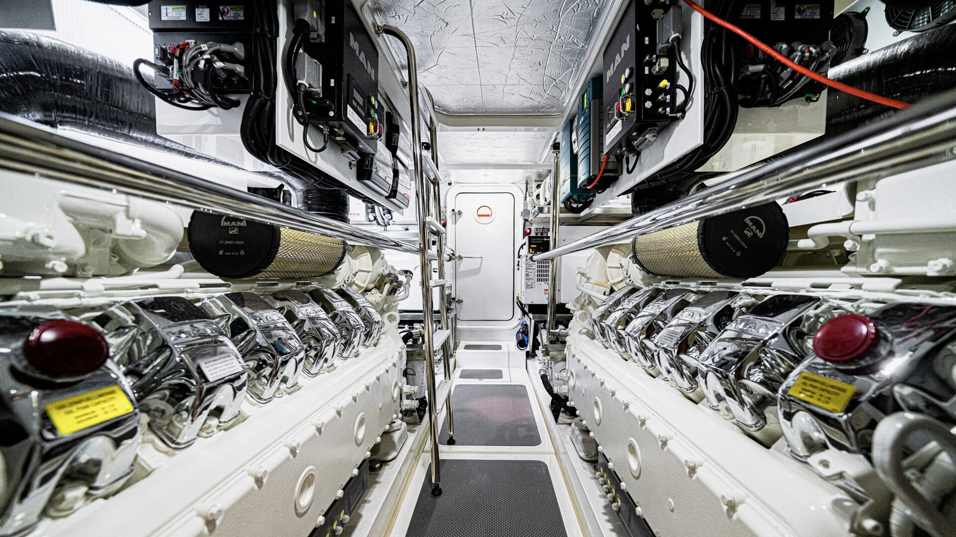 Riviera 64 SMY – Riviera 64 Sports Motor Yacht Engine Room 03