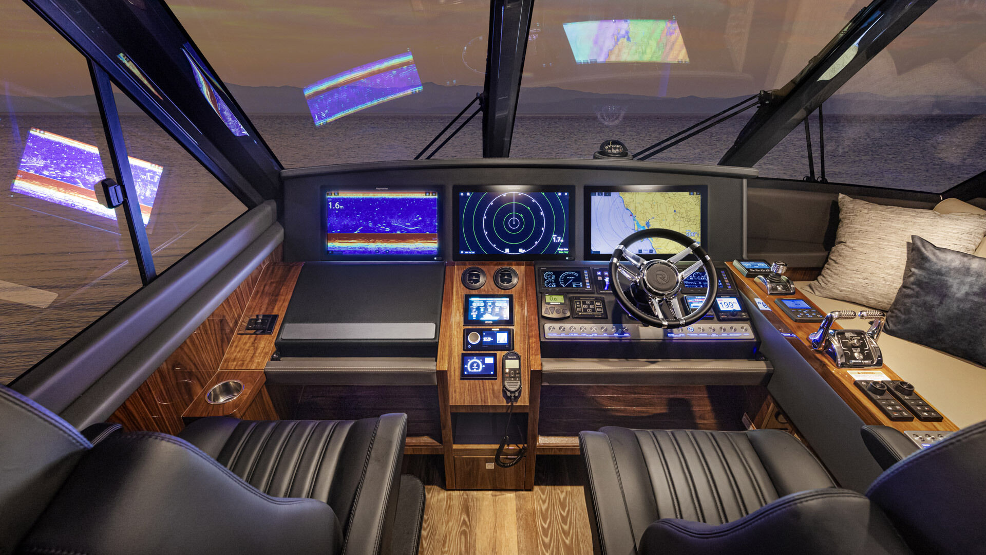 Riviera 64 SMY – Riviera 64 Sports Motor Yacht Helm 01