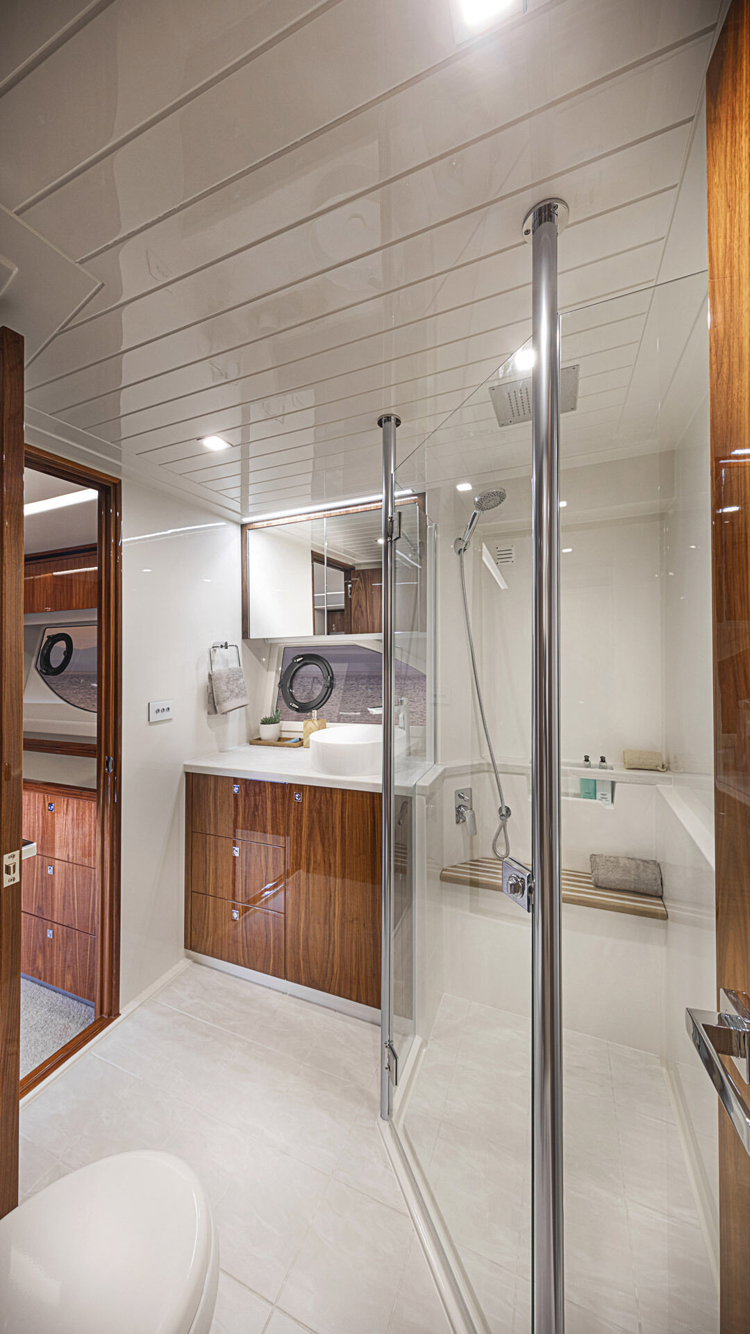 Riviera 64 SMY – Riviera 64 Sports Motor Yacht Master Ensuite 01
