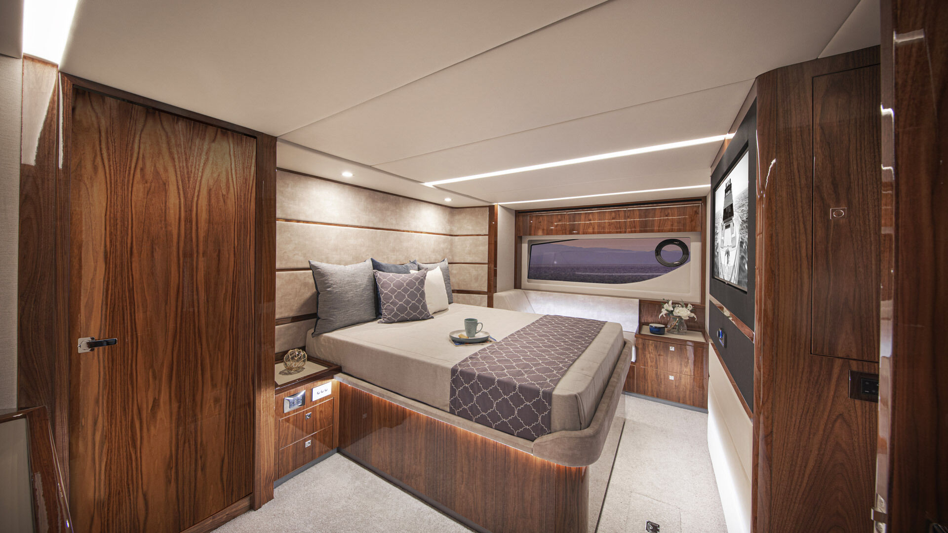 Riviera 64 SMY – Riviera 64 Sports Motor Yacht Master Stateroom 02 Door closed