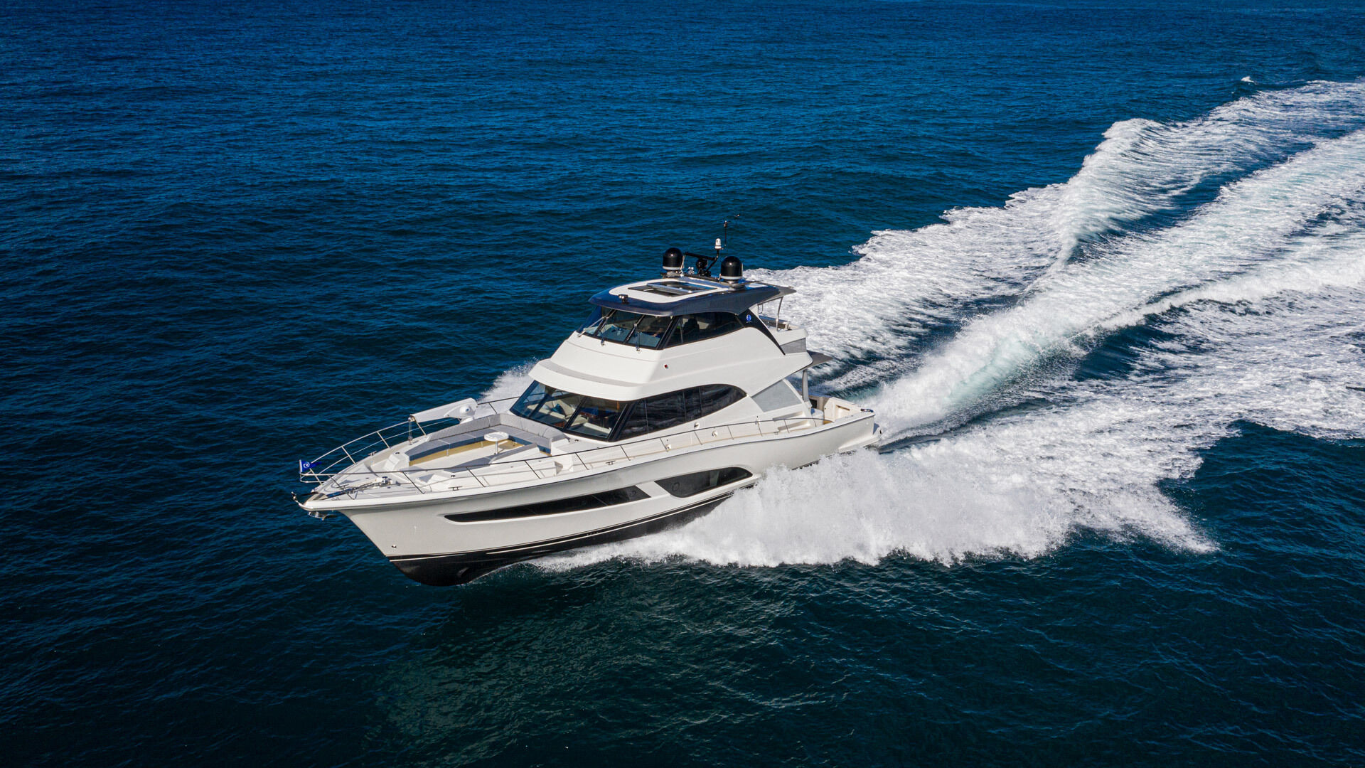 Riviera 64 SMY – Riviera 64 Sports Motor Yacht Running 06