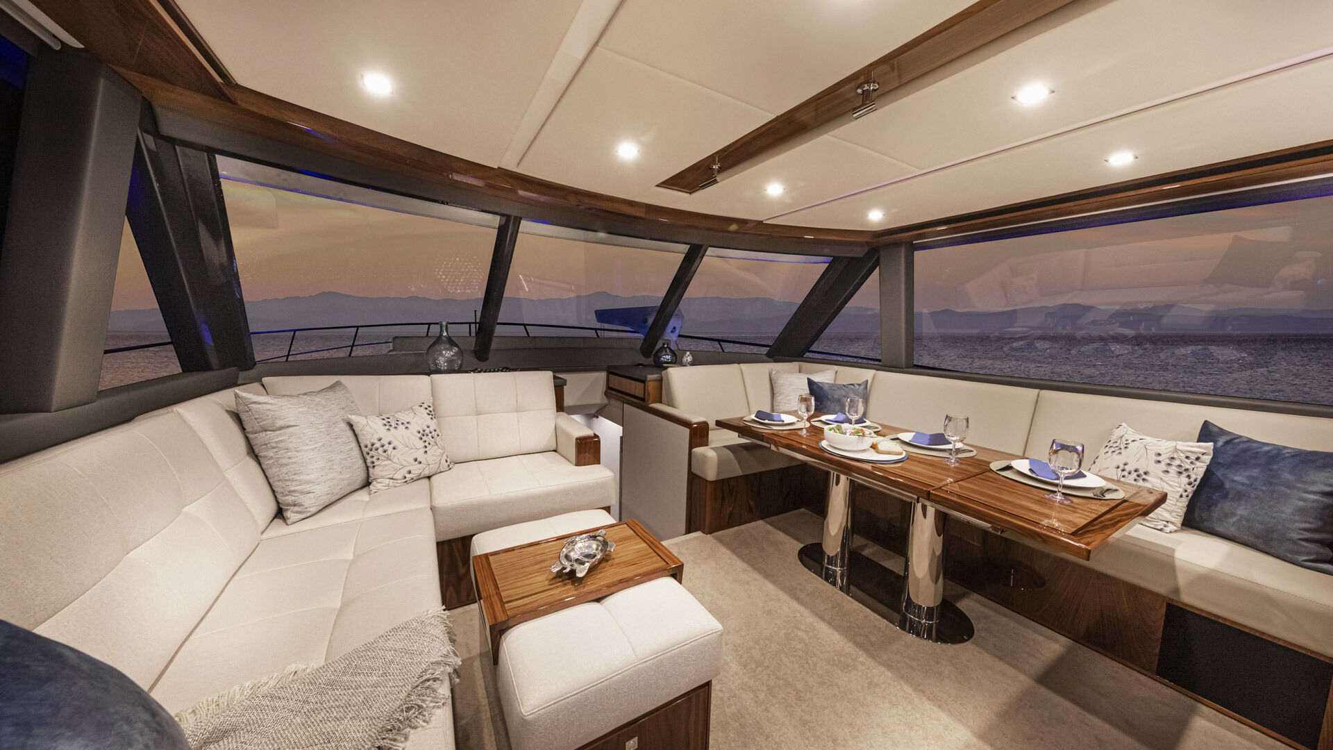 Riviera 64 SMY – Riviera 64 Sports Motor Yacht Saloon 02