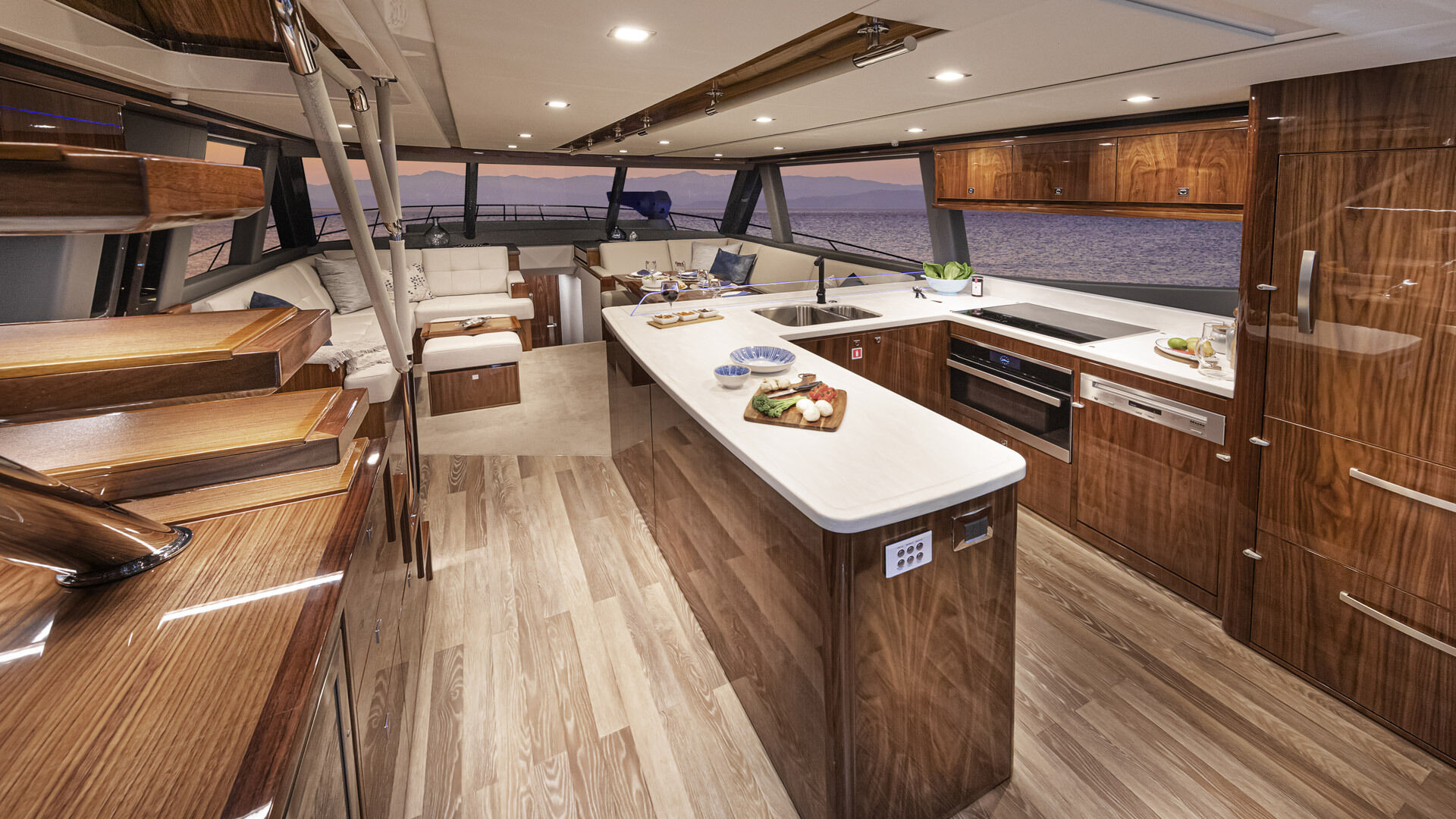 Riviera 64 SMY – Riviera 64 Sports Motor Yacht Saloon 03