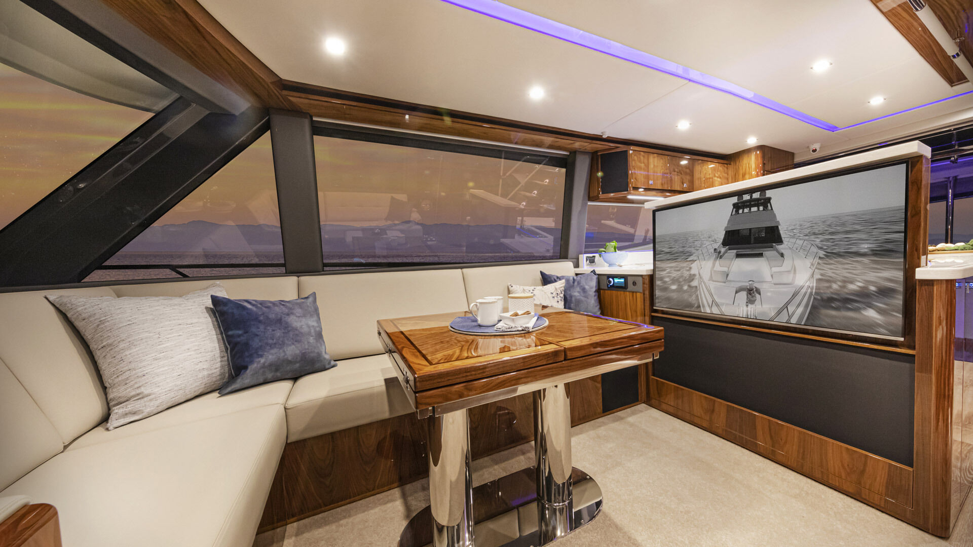 Riviera 64 SMY – Riviera 64 Sports Motor Yacht Saloon 04