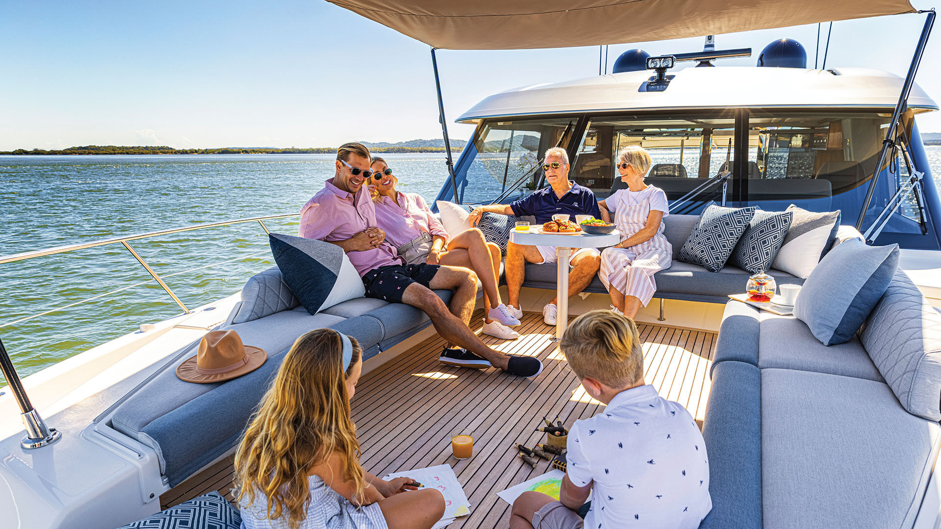 Riviera 645 SUV – Riviera 645 SUV Foredeck 01