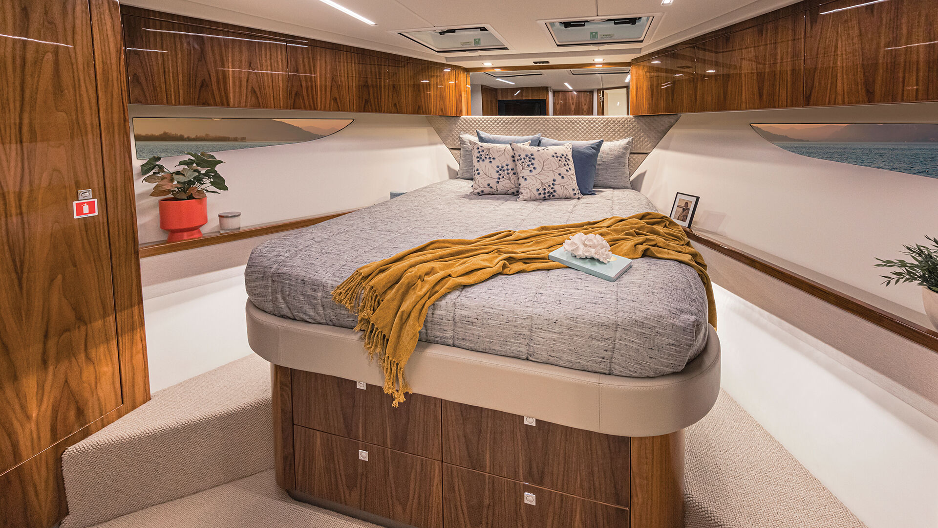 Riviera 645 SUV – Riviera 645 SUV Forward VIP Stateroom