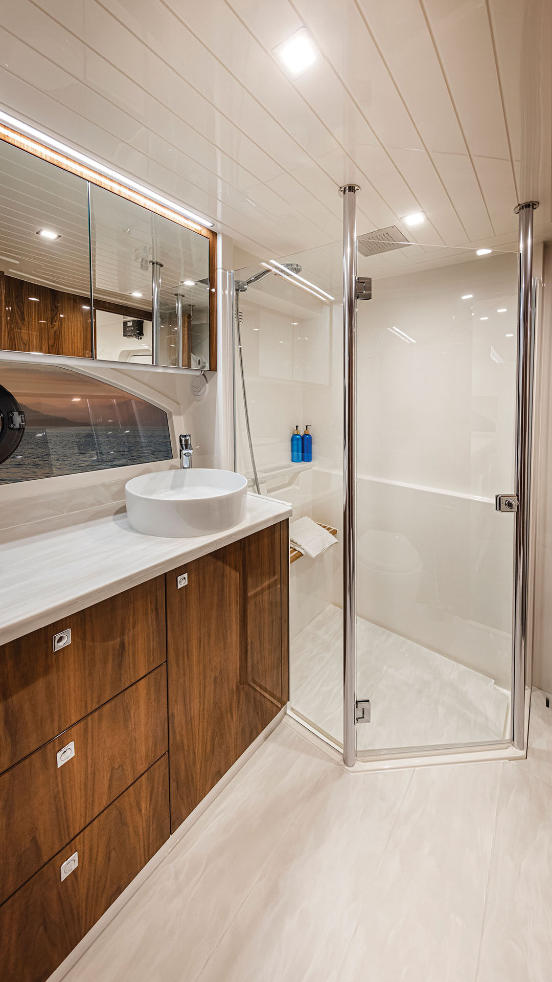 Riviera 645 SUV – Riviera 645 SUV Master Ensuite 01