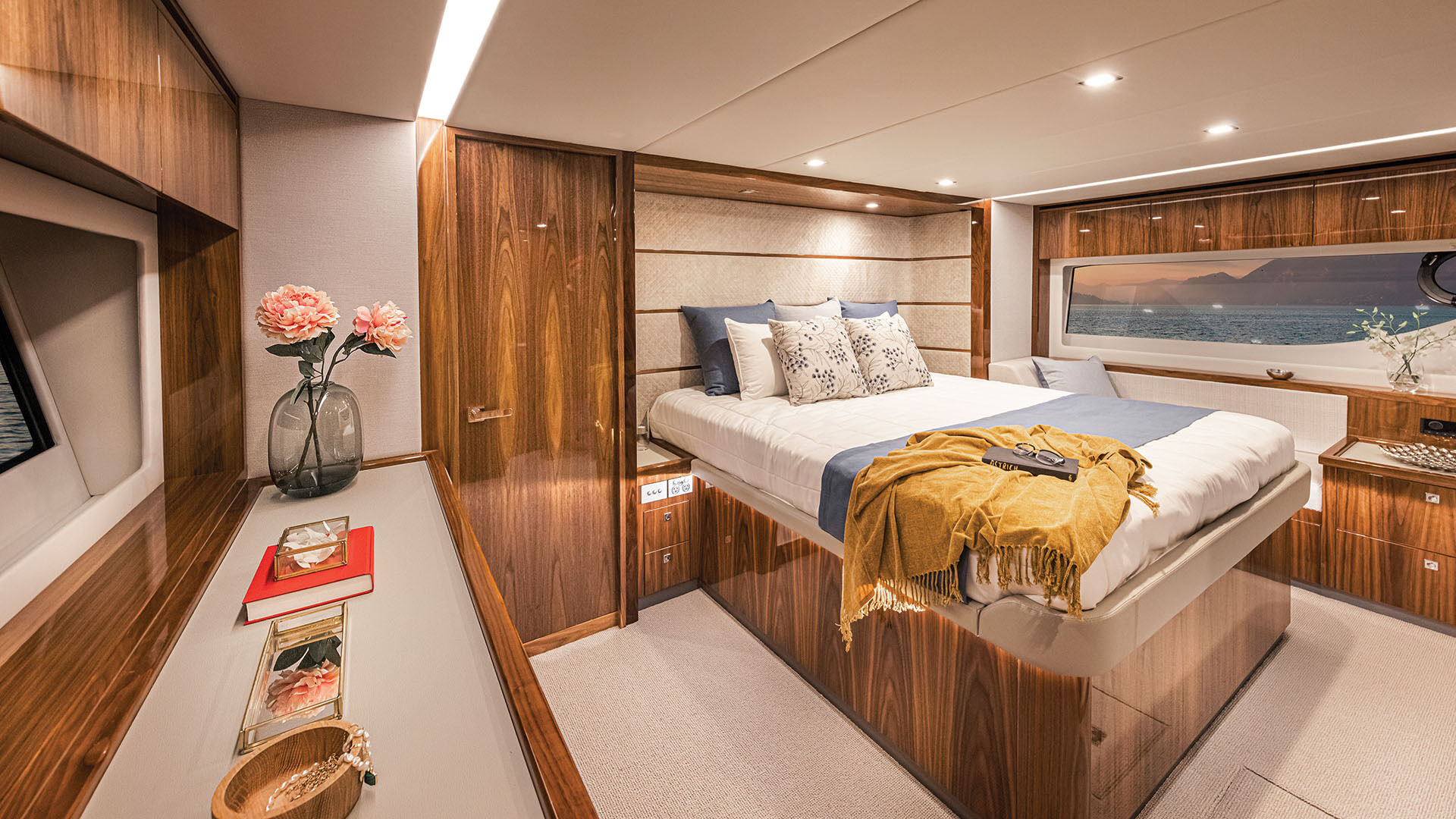 Riviera 645 SUV – Riviera 645 SUV Master Stateroom 01