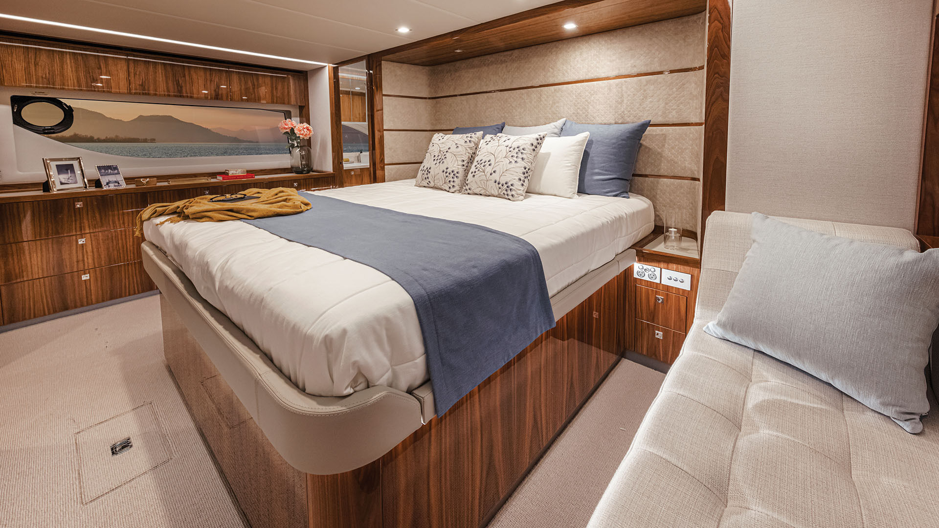 Riviera 645 SUV – Riviera 645 SUV Master Stateroom 03