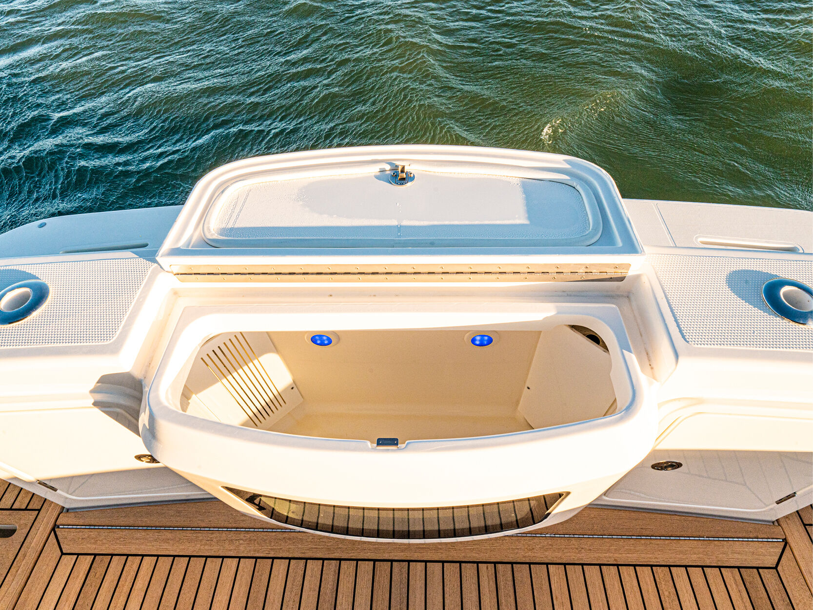 Riviera 645 SUV – Riviera 645 SUV Optional Bait Tank