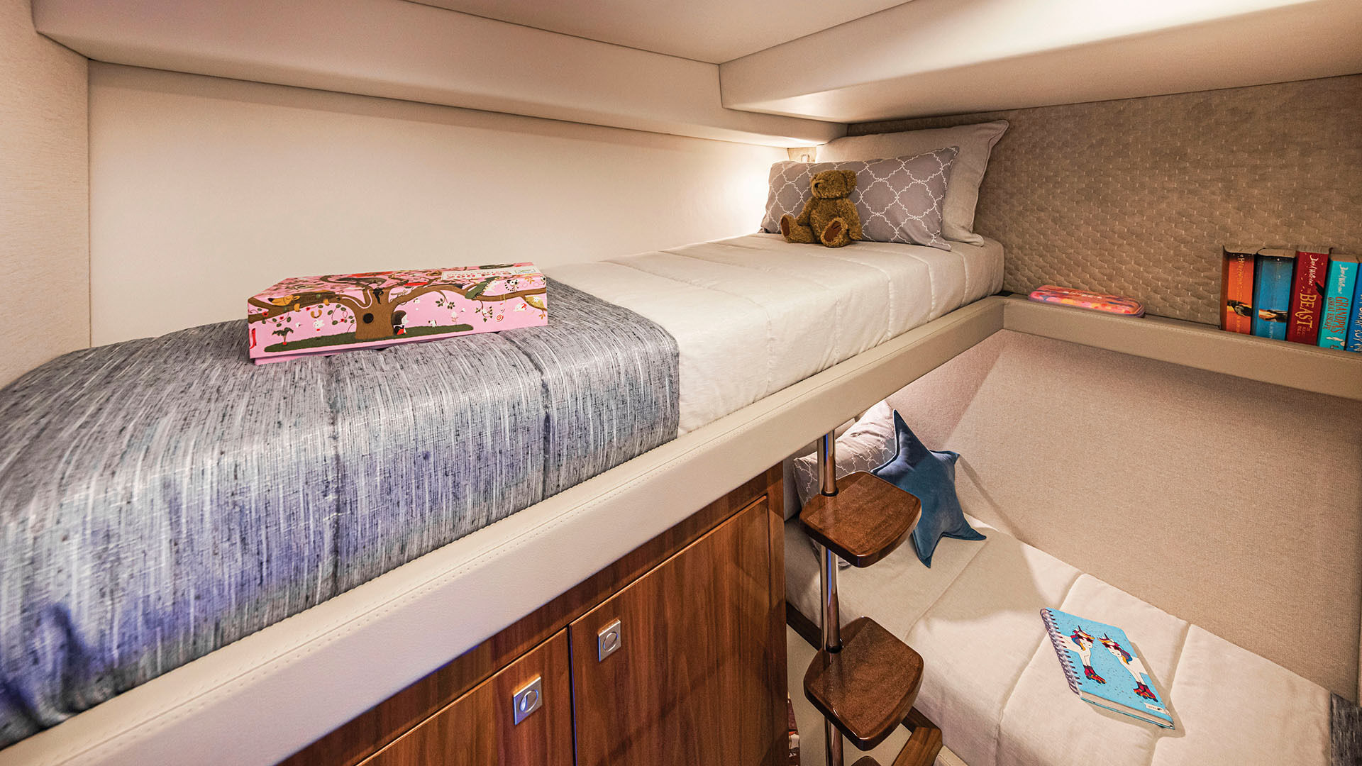 Riviera 645 SUV – Riviera 645 SUV Starboard Cabin 01