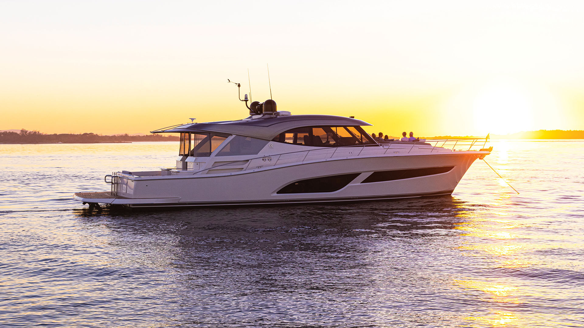 Riviera 645 SUV – Riviera 645 SUV Sunset 01