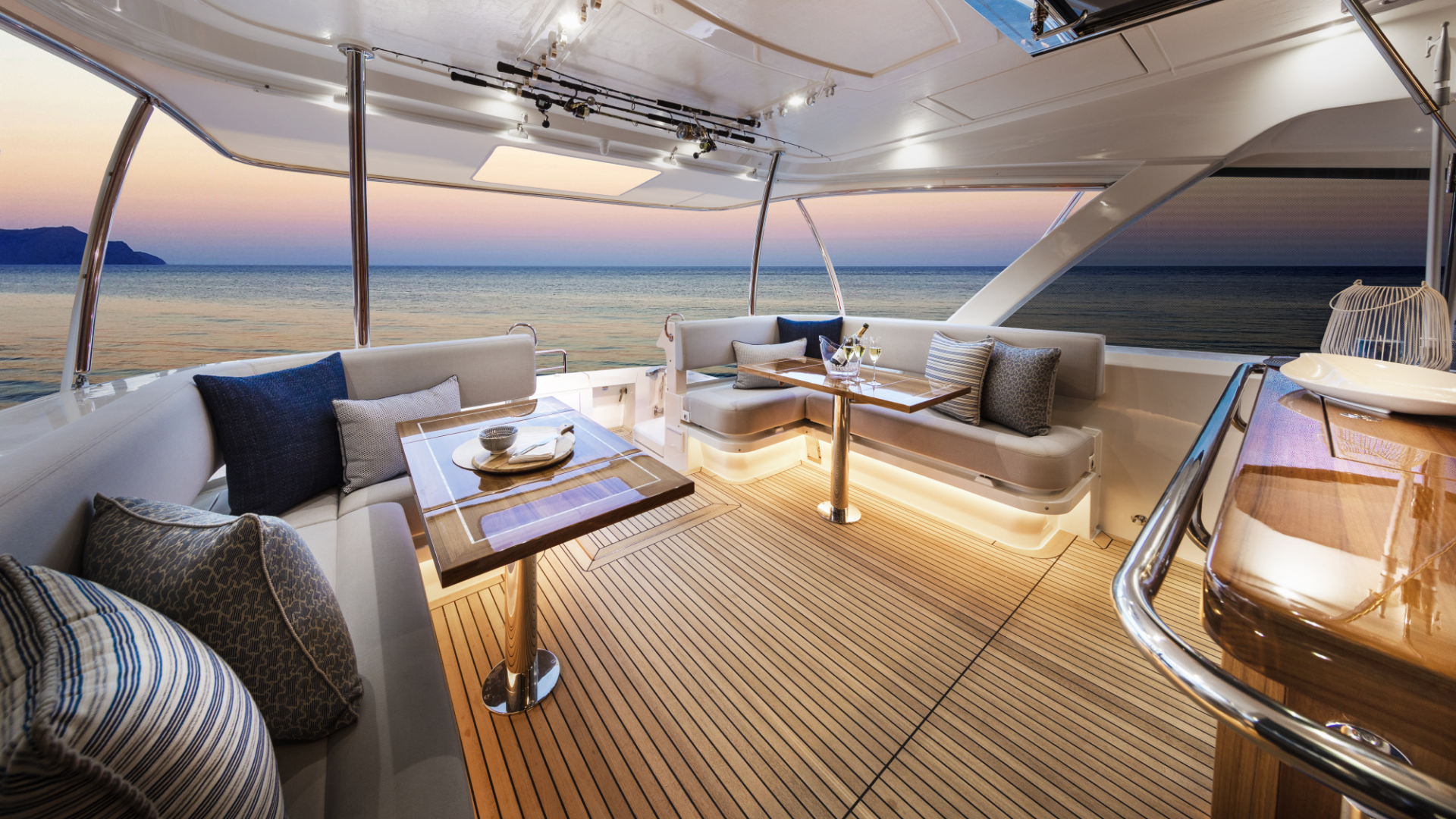 Riviera 68 Sports Motor Yacht profile