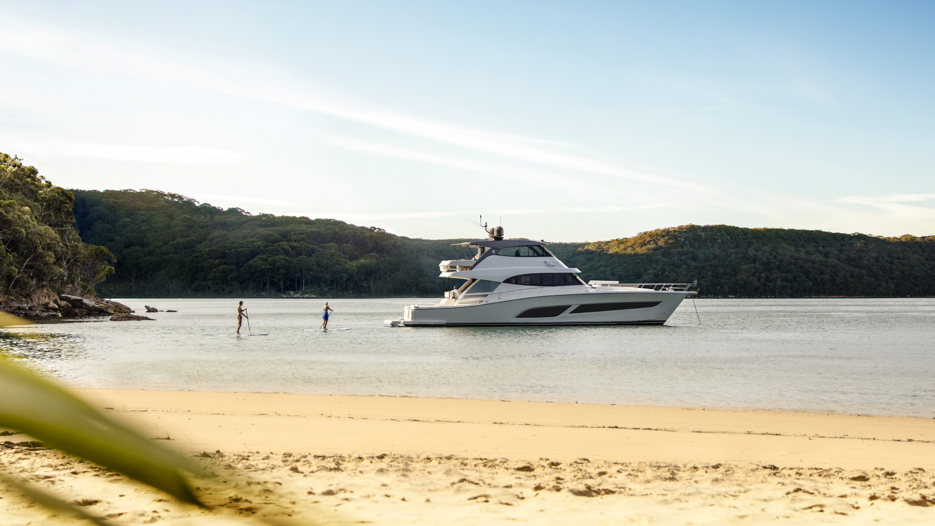 Riviera 68 SMY – Riviera 68 Sports Motor Yacht Anchored 02.png