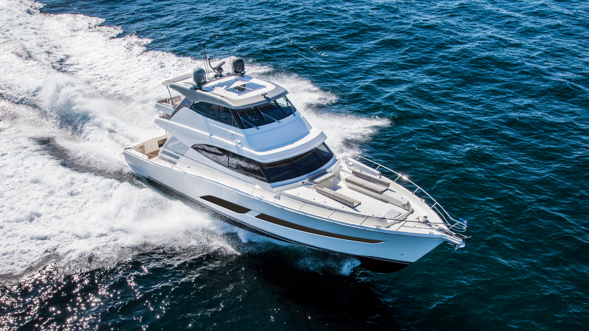Riviera 68 SMY – Riviera 68 Sports Motor Yacht Running 02.png