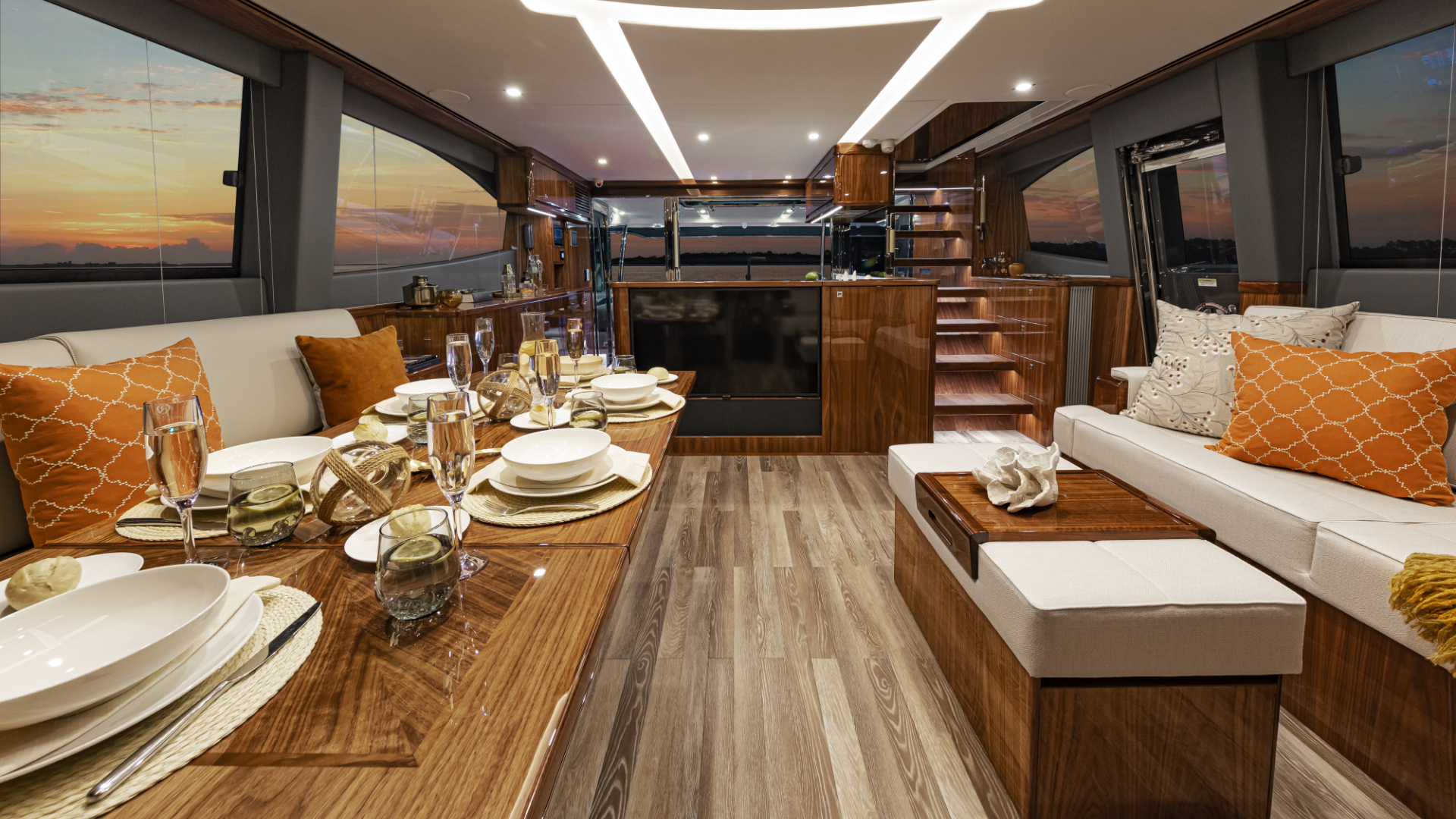 Riviera 68 SMY – Riviera 68 Sports Motor Yacht Saloon 04.png
