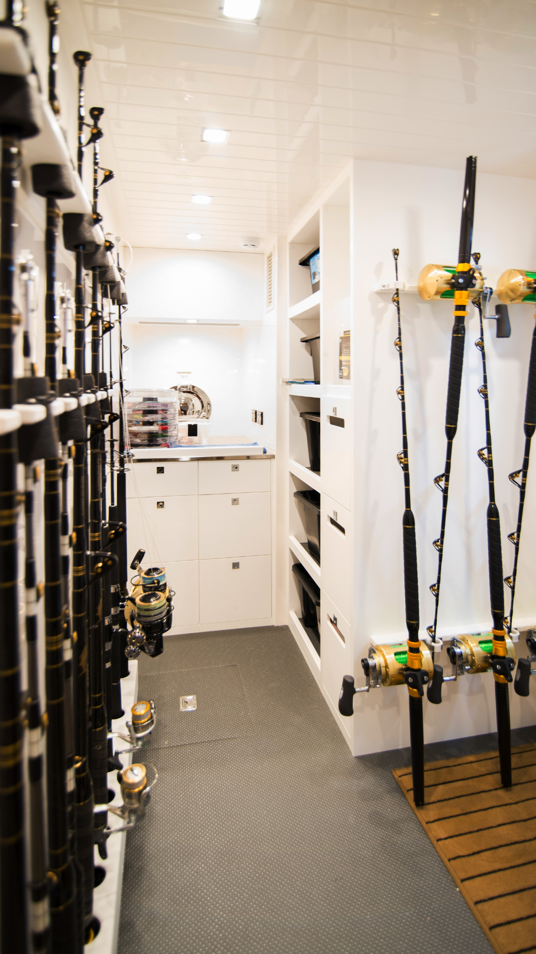Riviera 68 SMY – Riviera 68 Sports Motor Yacht Utility Room 02.png