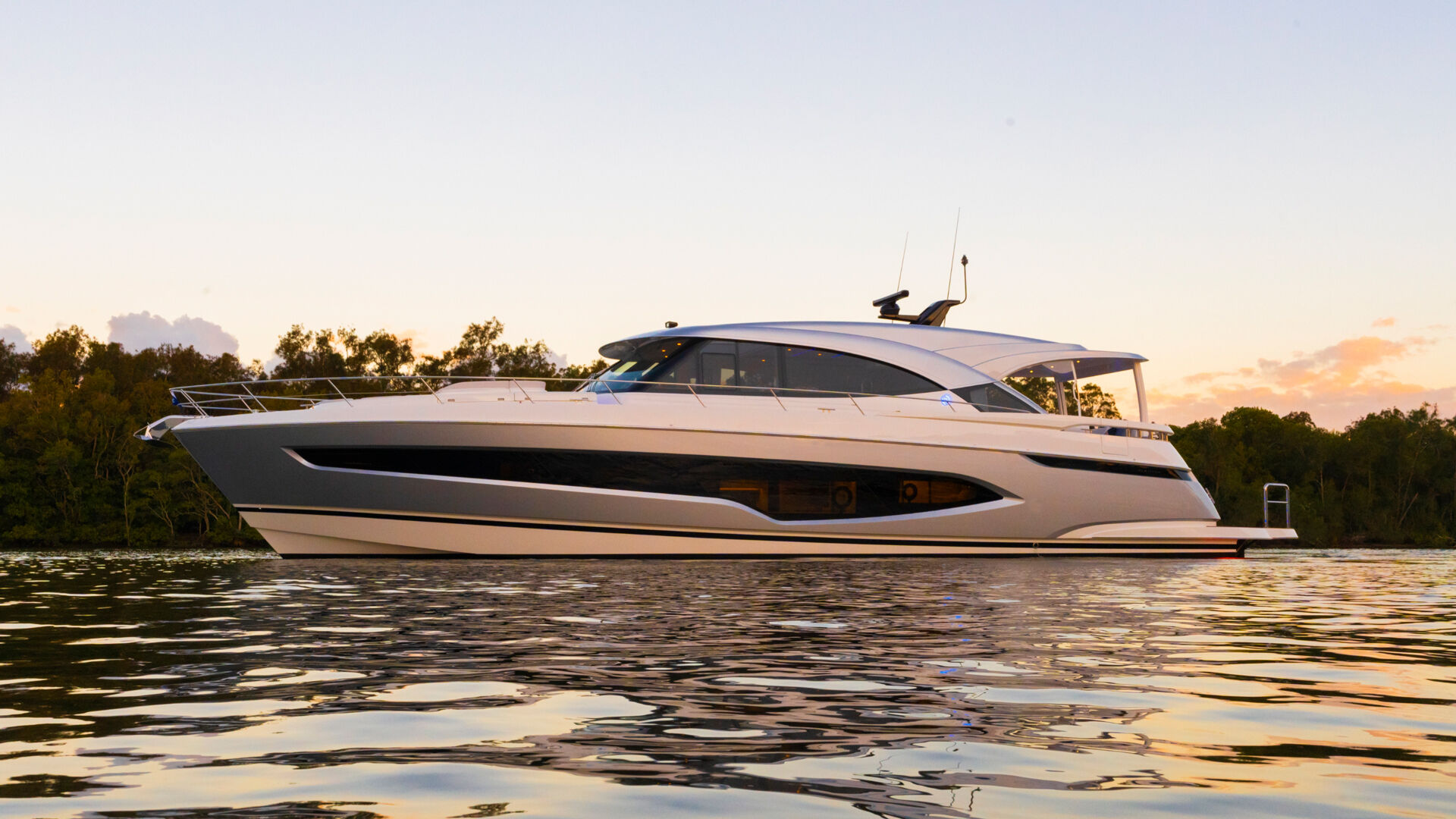 Riviera 6800 SY – Riviera 6800 Sport Yacht Platinum Edition At Rest 01 R