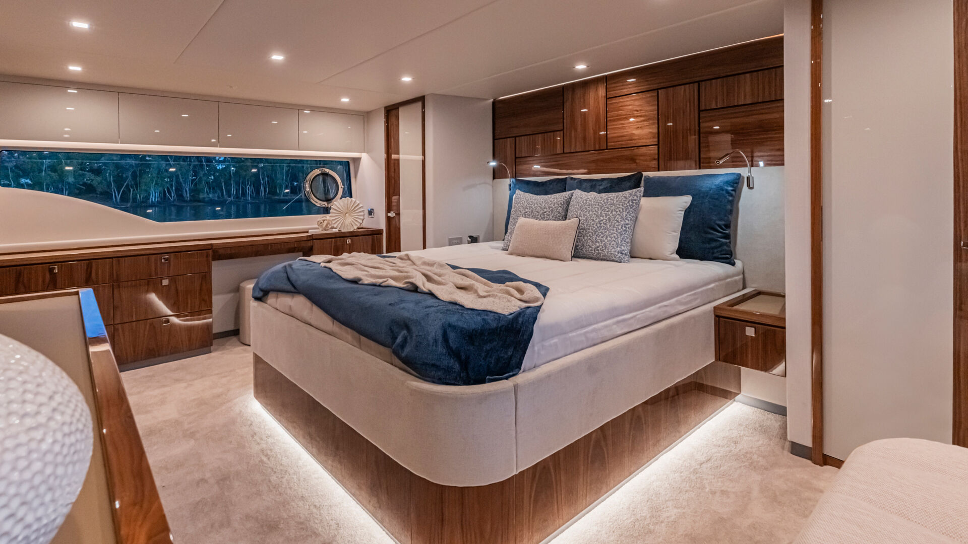 Riviera 6800 SY – Riviera 6800 Sport Yacht Platinum Edition Master Stateroom 01 R