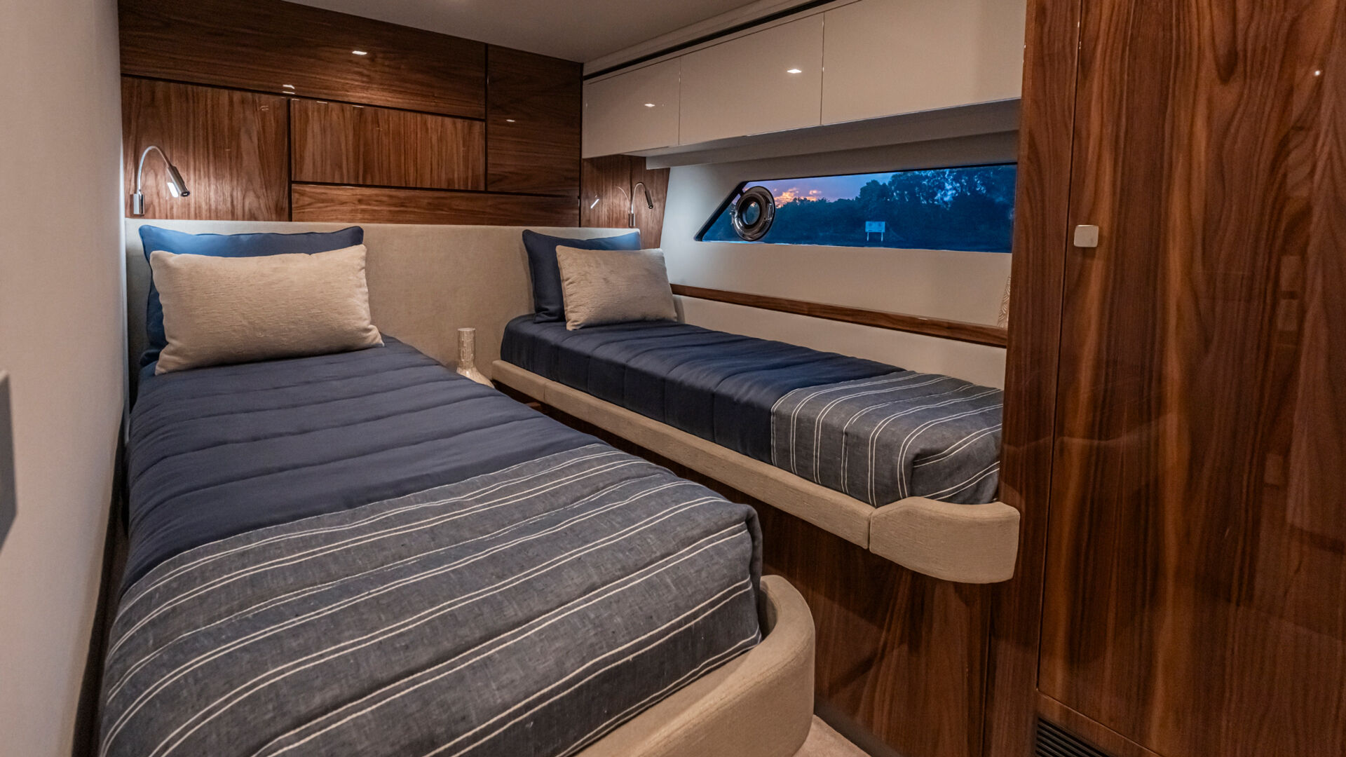 Riviera 6800 SY – Riviera 6800 Sport Yacht Platinum Edition Port Stateroom 01 R