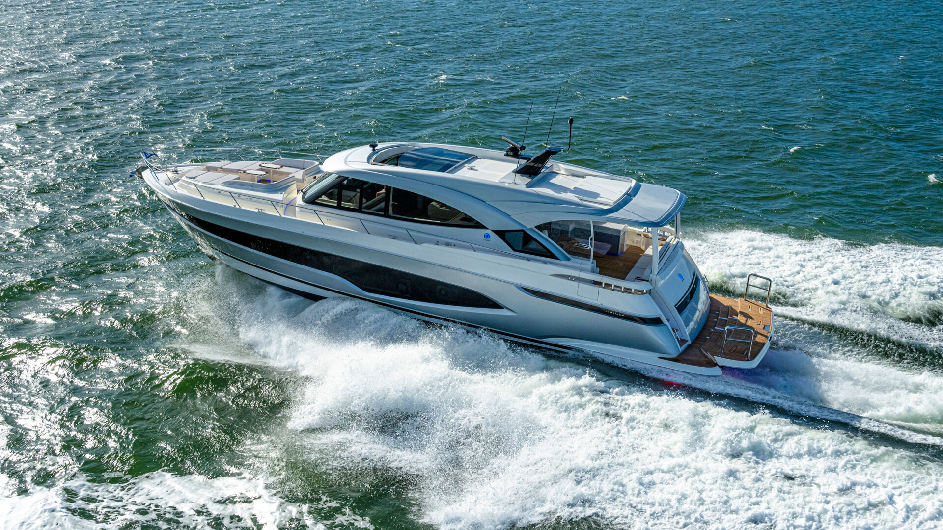 Riviera 6800 SY – Riviera 6800 Sport Yacht Platinum Edition Running 08 R