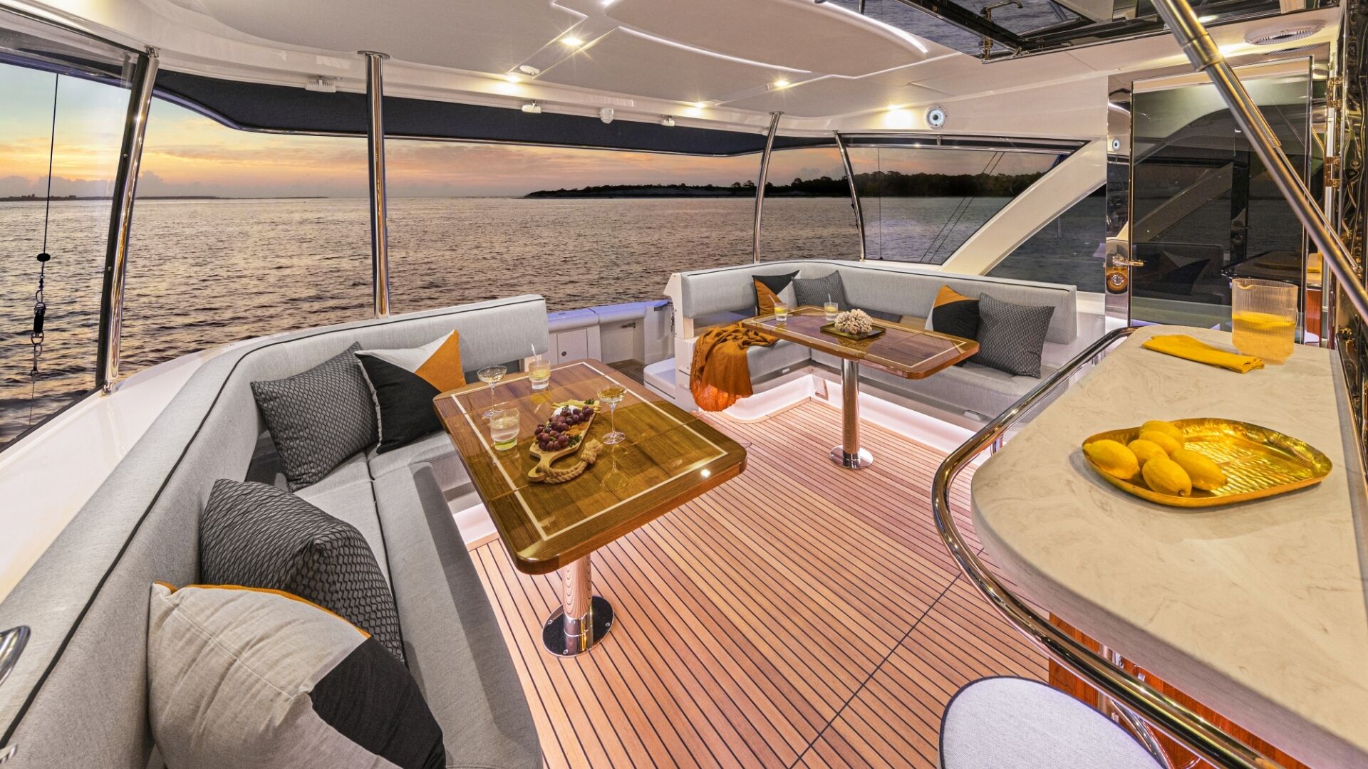 Riviera 72 Sports Motor Yacht Series II profile