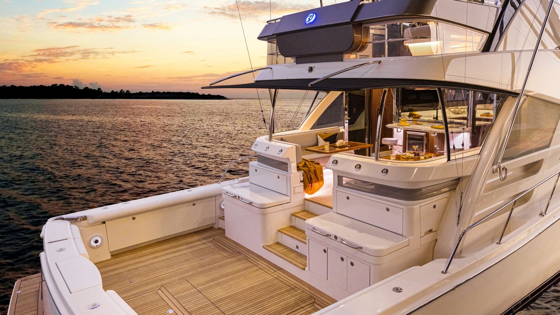 Riviera 72 SMY – Riviera 72 Sports Motor Yacht Cockpit 01