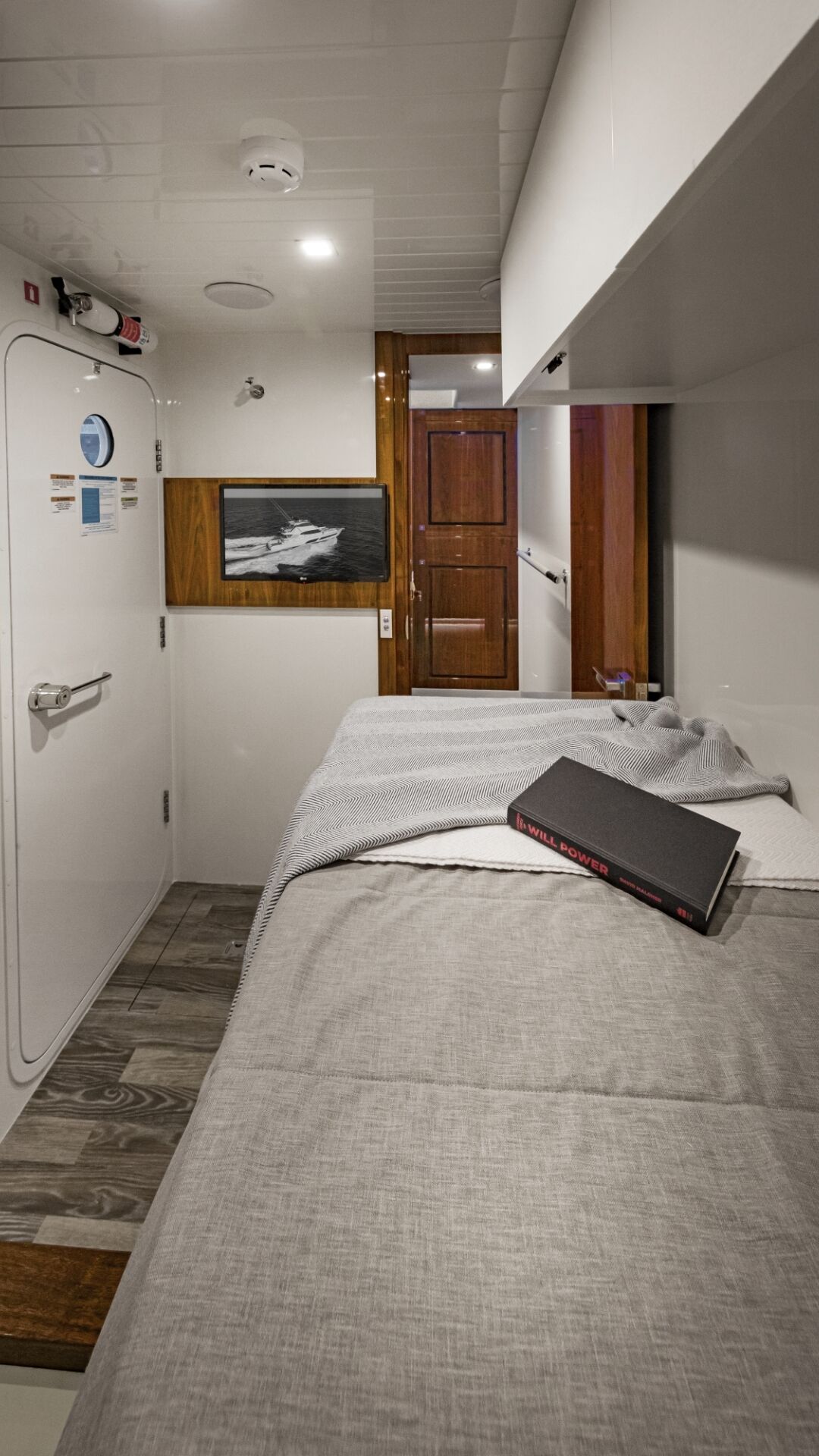 Riviera 72 SMY – Riviera 72 Sports Motor Yacht Crew Cabin 01