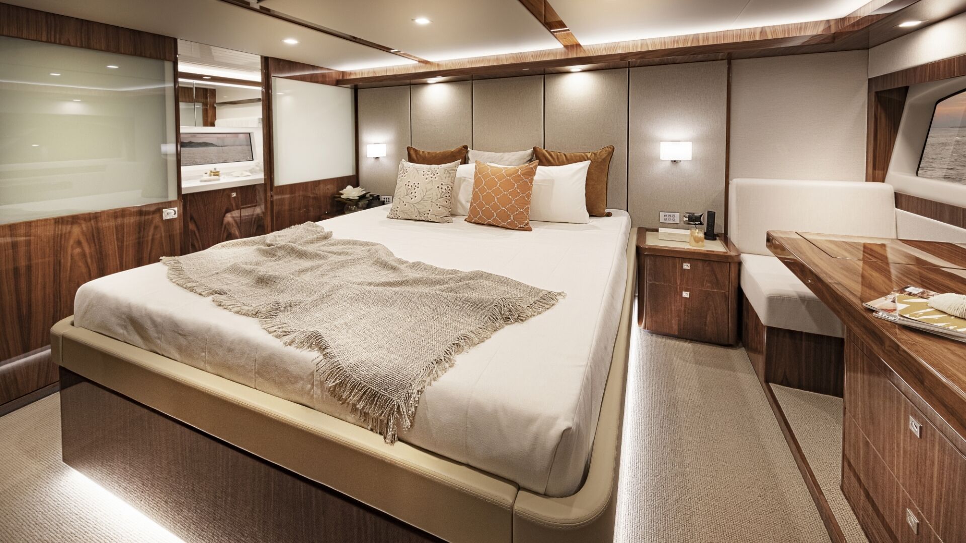 Riviera 72 SMY – Riviera 72 Sports Motor Yacht Master Stateroom Classic 01