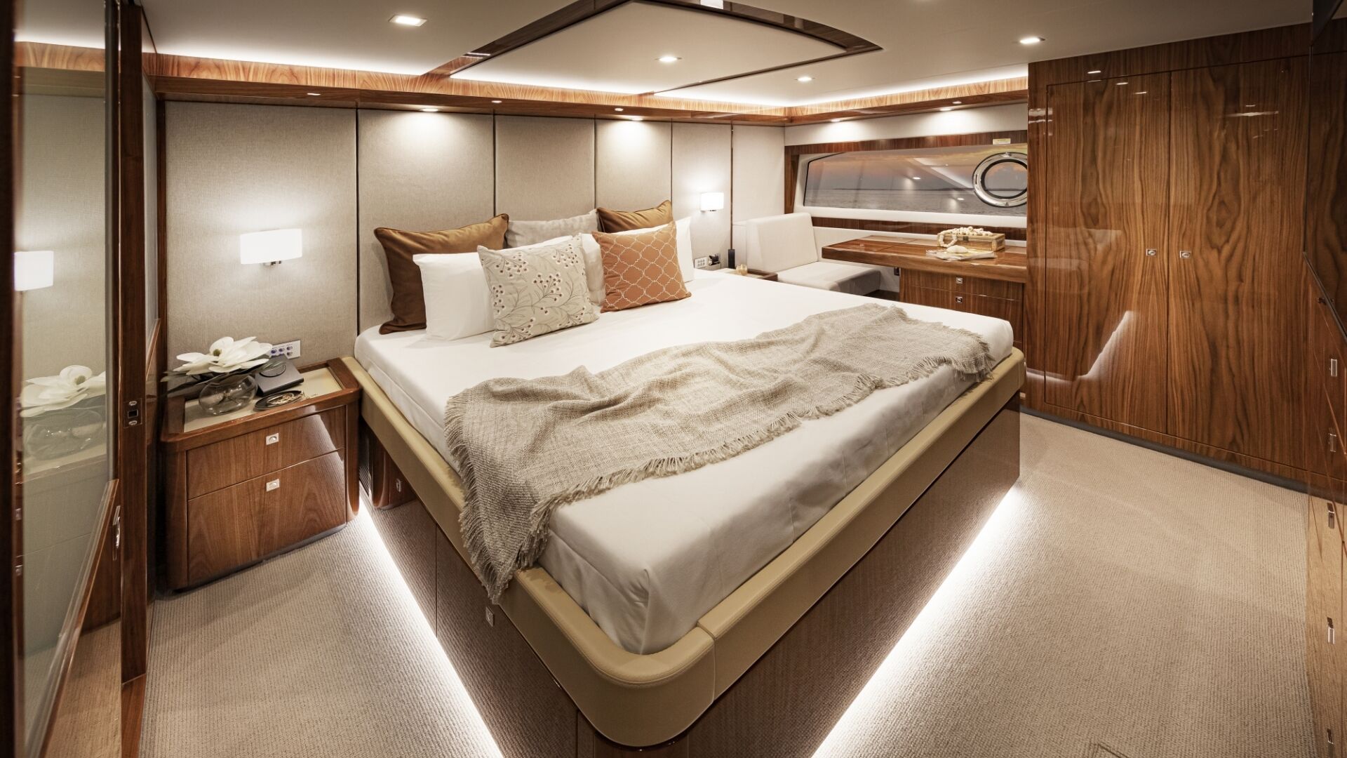 Riviera 72 SMY – Riviera 72 Sports Motor Yacht Master Stateroom Classic 03