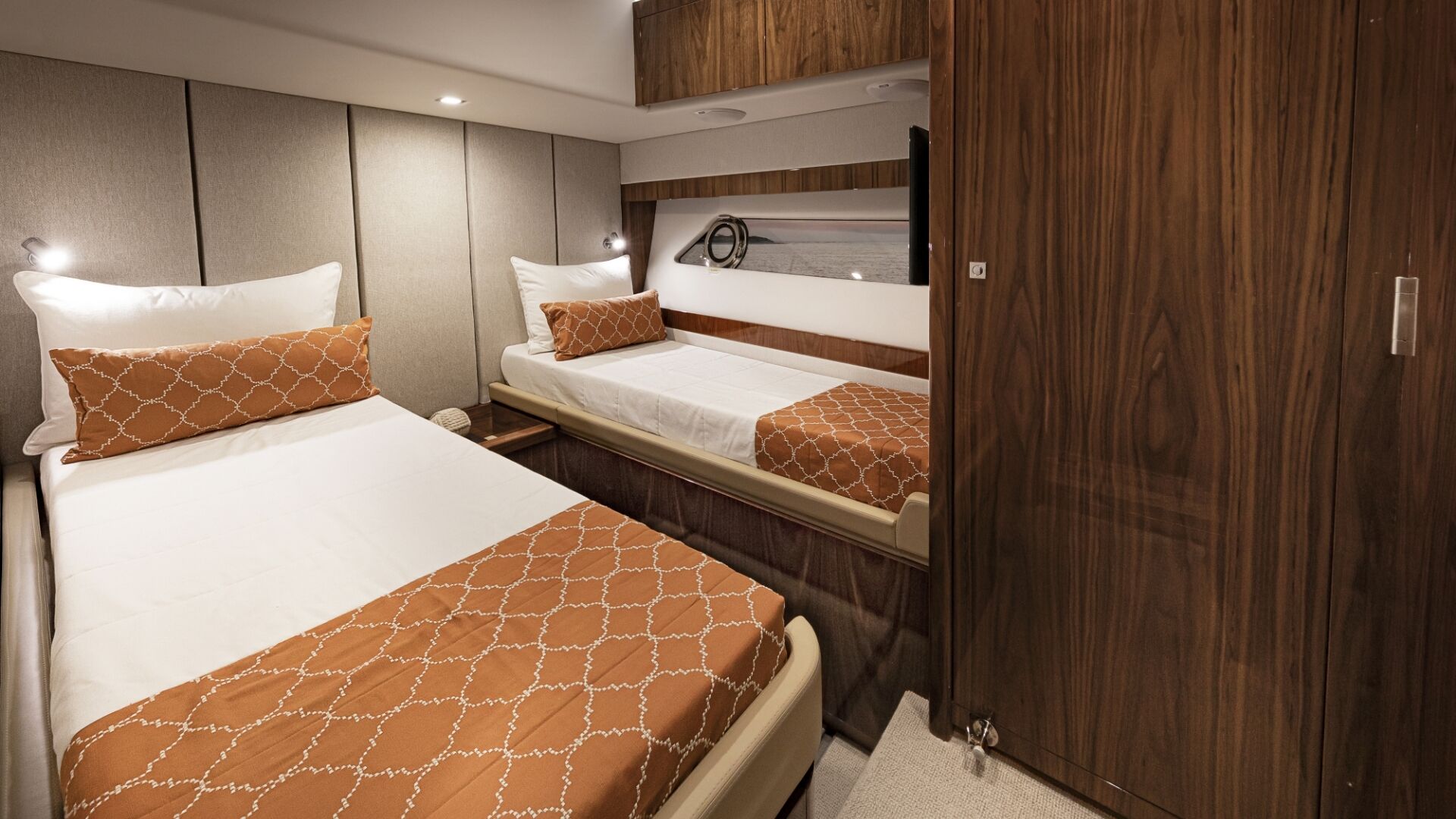 Riviera 72 SMY – Riviera 72 Sports Motor Yacht Port Stateroom 01