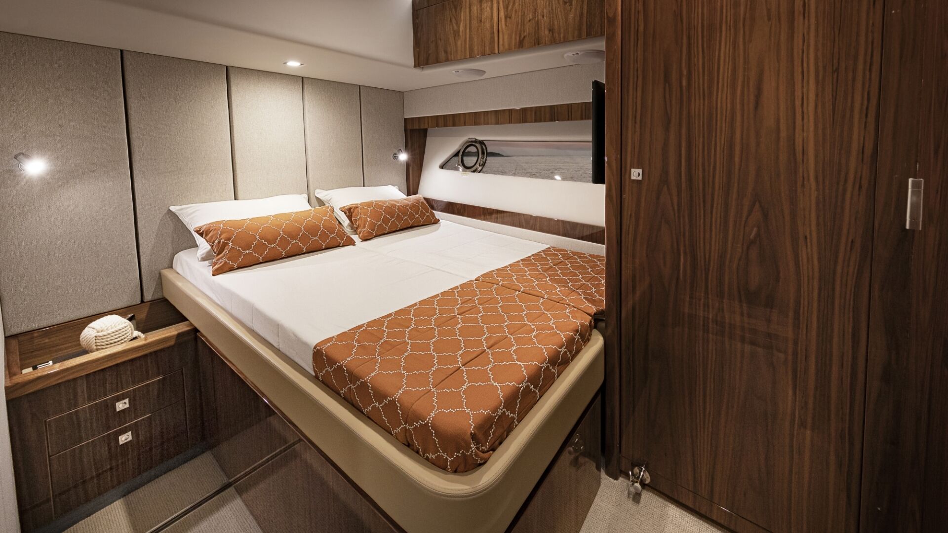 Riviera 72 SMY – Riviera 72 Sports Motor Yacht Port Stateroom 02