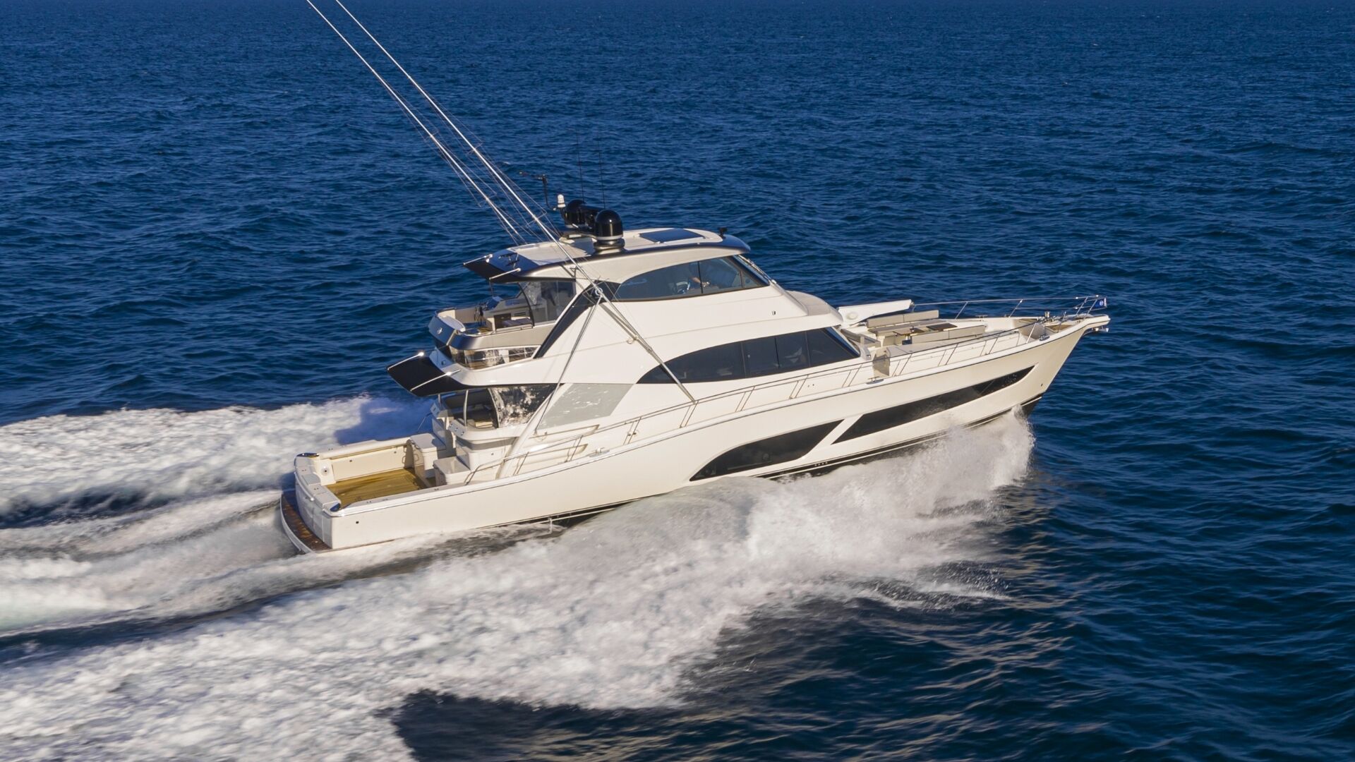 Riviera 72 SMY running shot