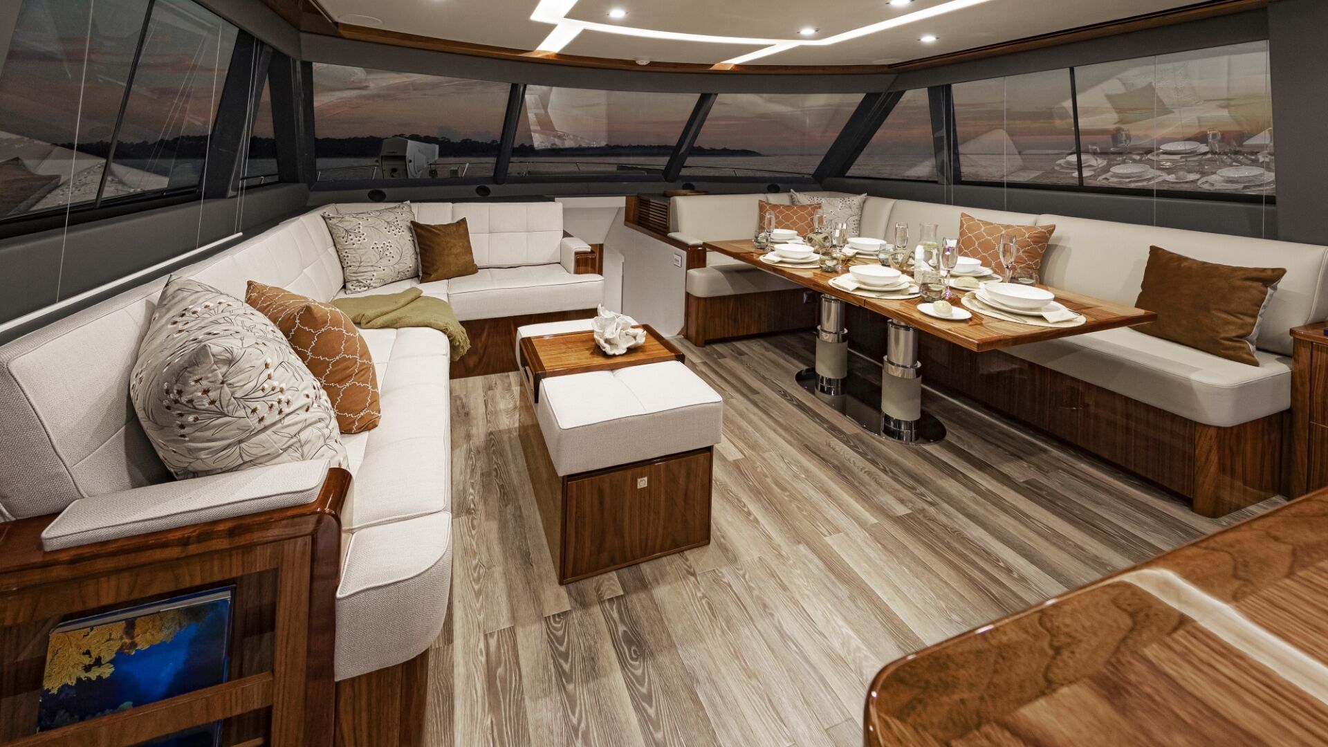 Riviera 72 SMY – Riviera 72 Sports Motor Yacht Saloon 02