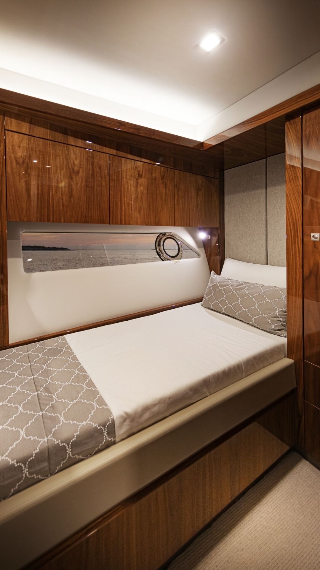 Riviera 72 SMY – Riviera 72 Sports Motor Yacht Starboard Stateroom Classic 01