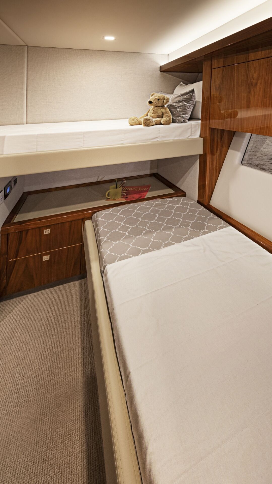 Riviera 72 SMY – Riviera 72 Sports Motor Yacht Starboard Stateroom Classic 02