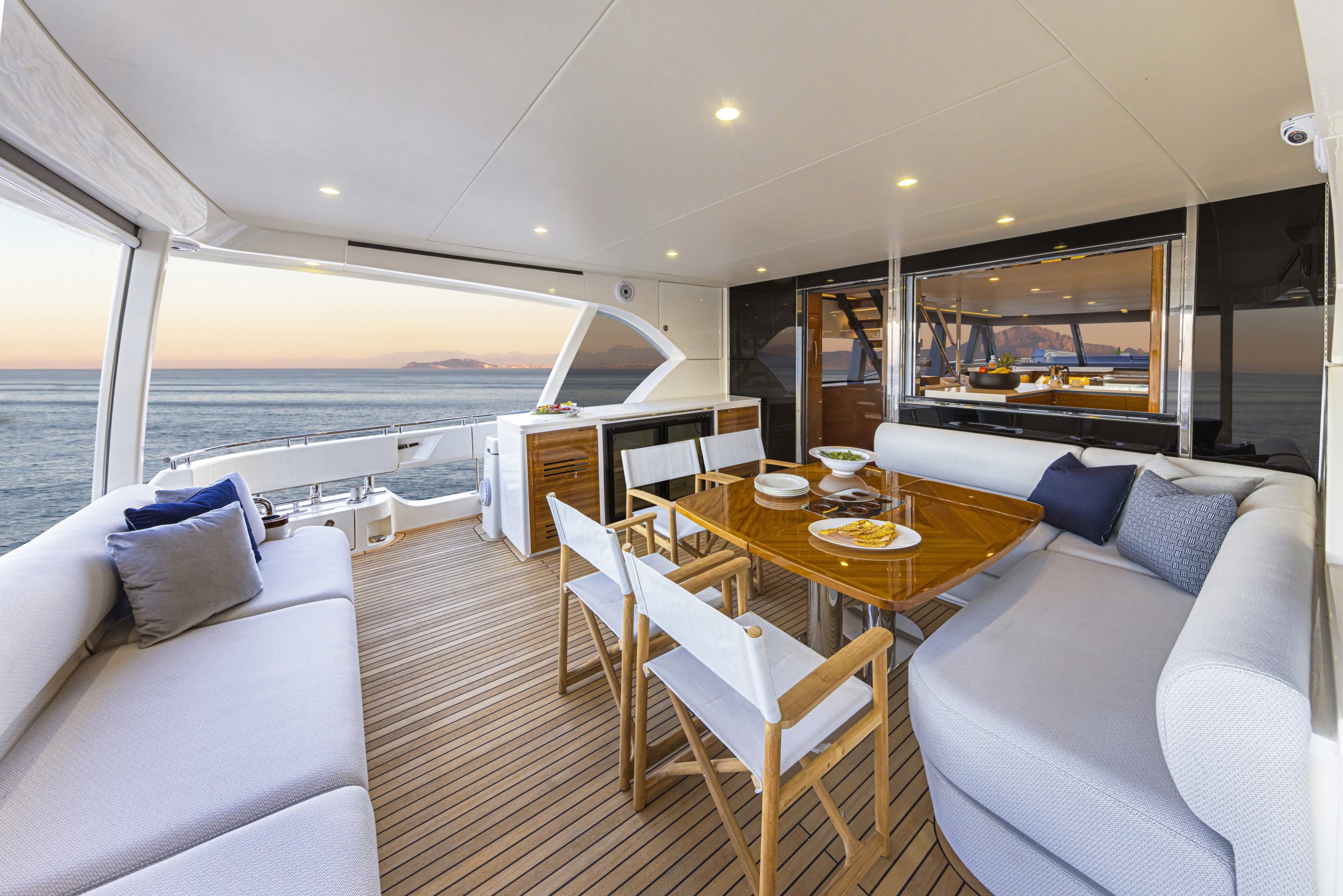 Riviera 78 Motor Yacht profile